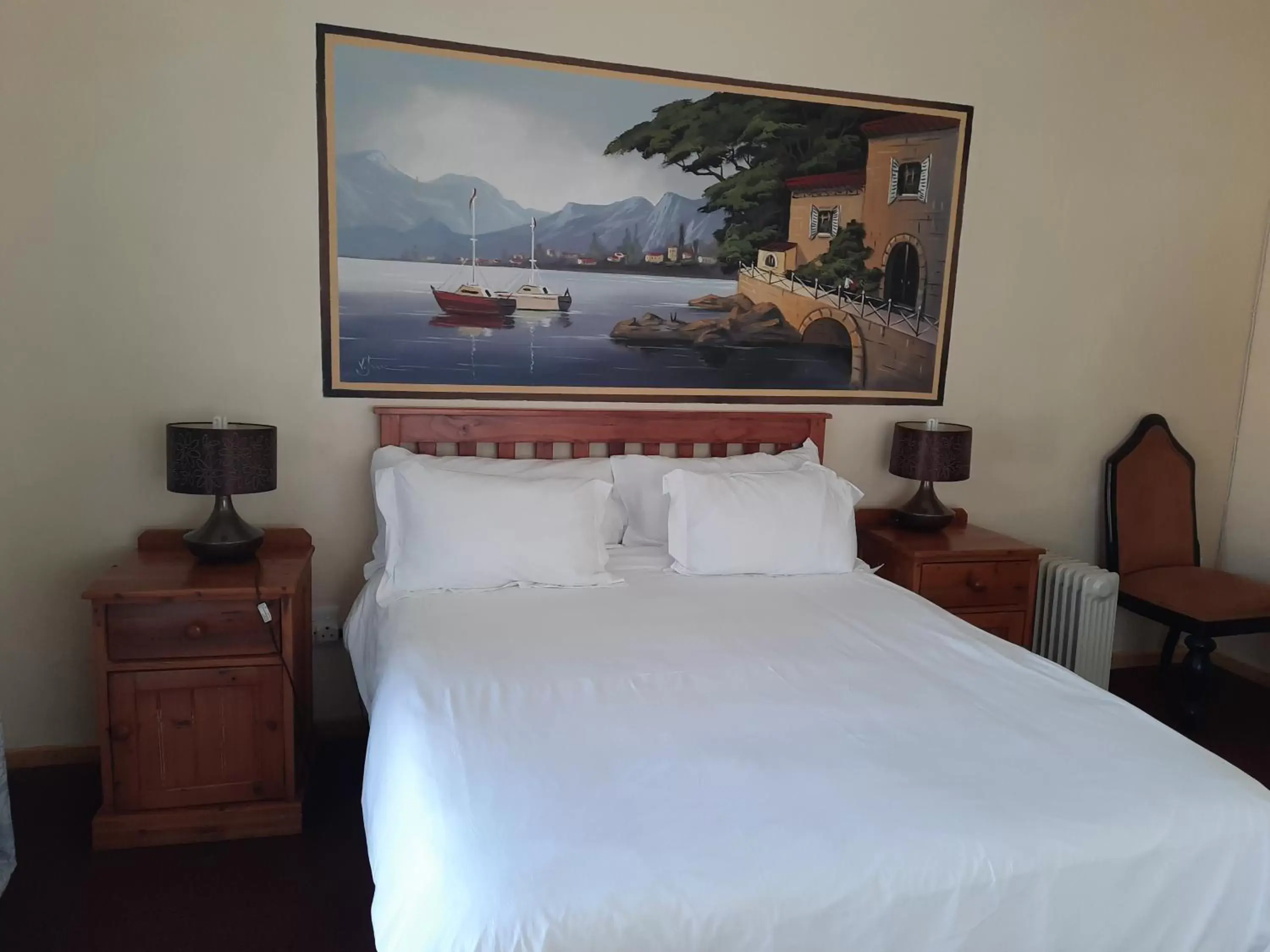 Bed in Alpine Inn