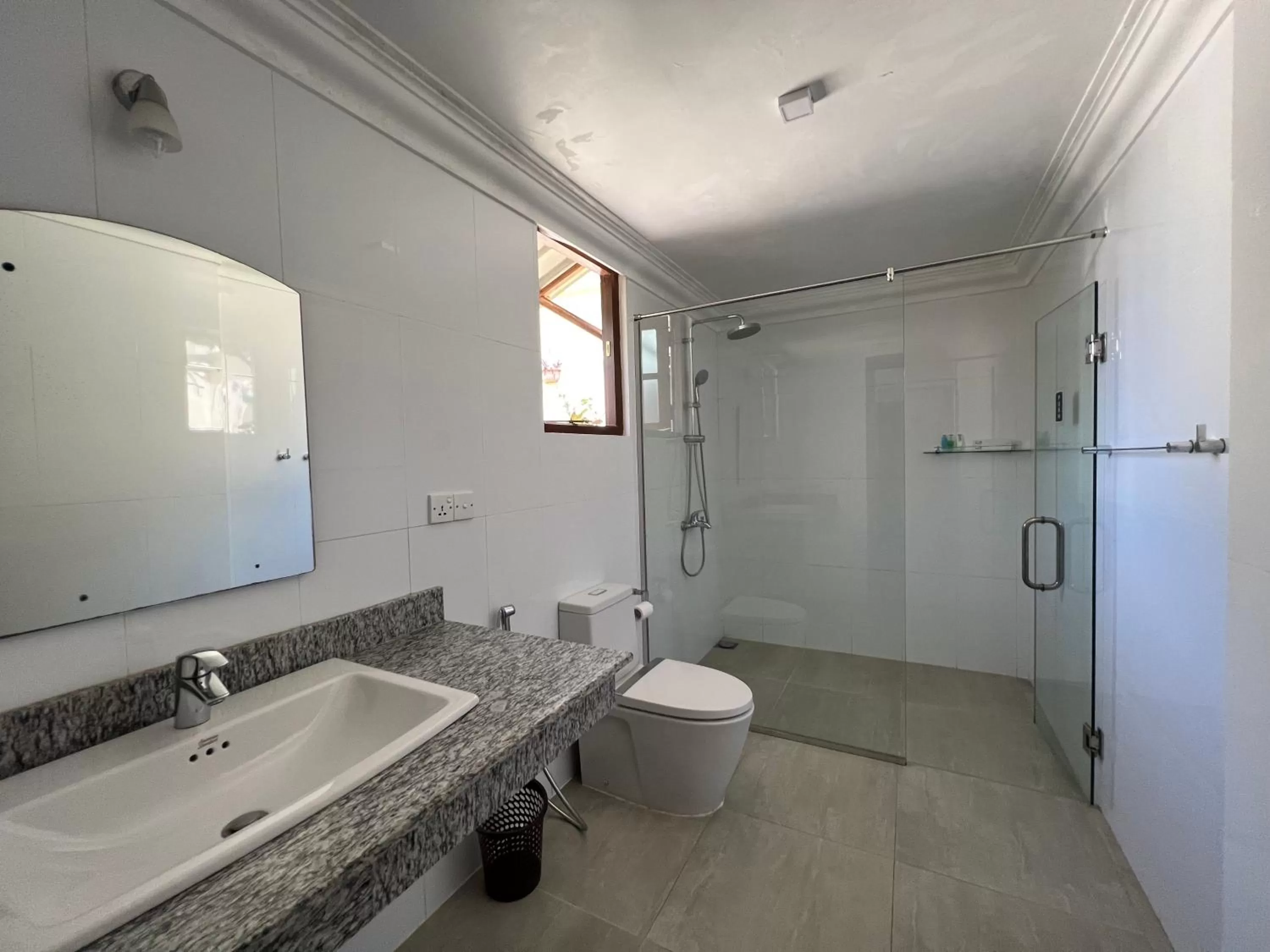 Toilet in Tea Bush Hotel