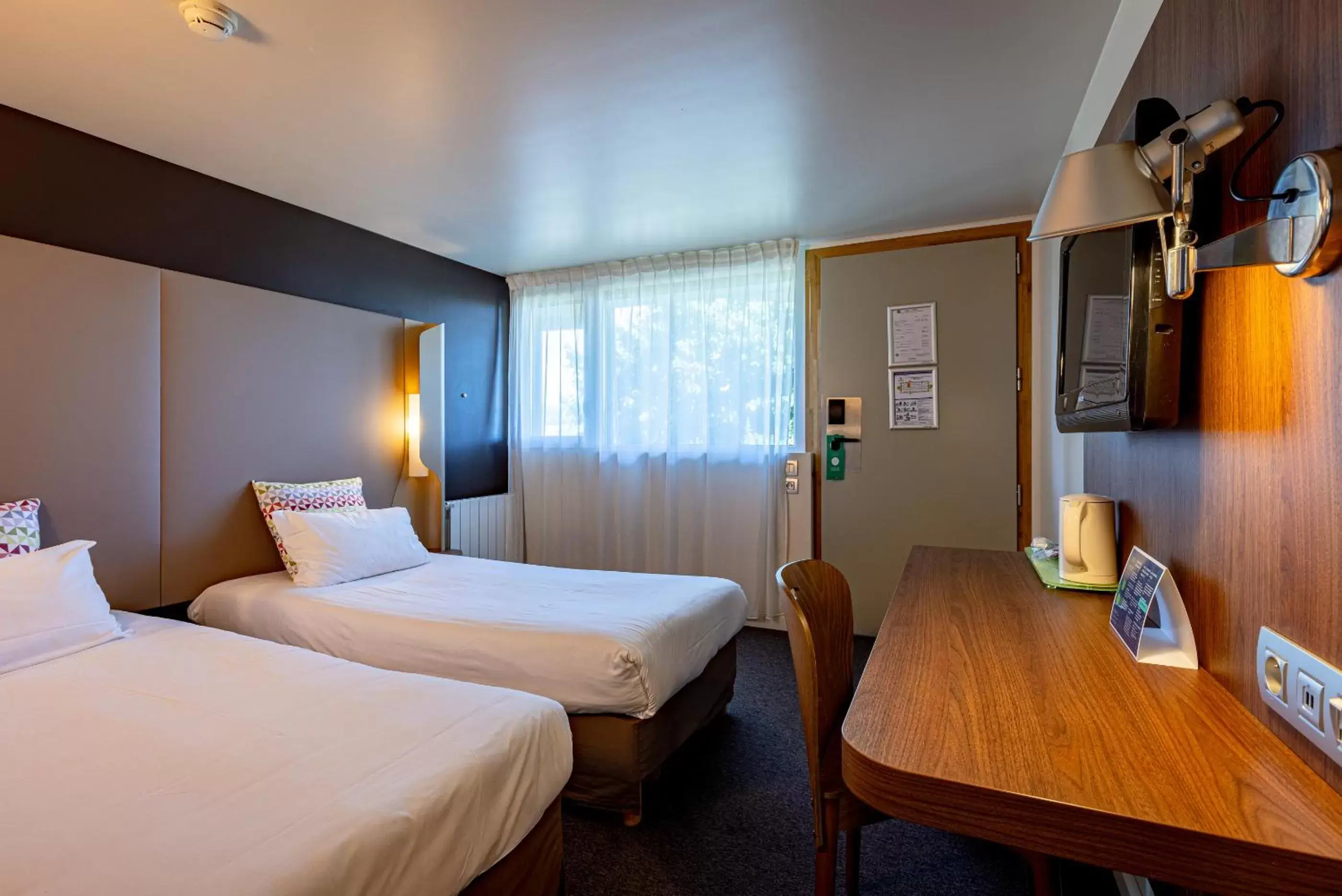 Property building, Bed in Campanile Dijon Nord - Toison D'or Property building, Bed in Campanile Dijon Nord - Toison D'or