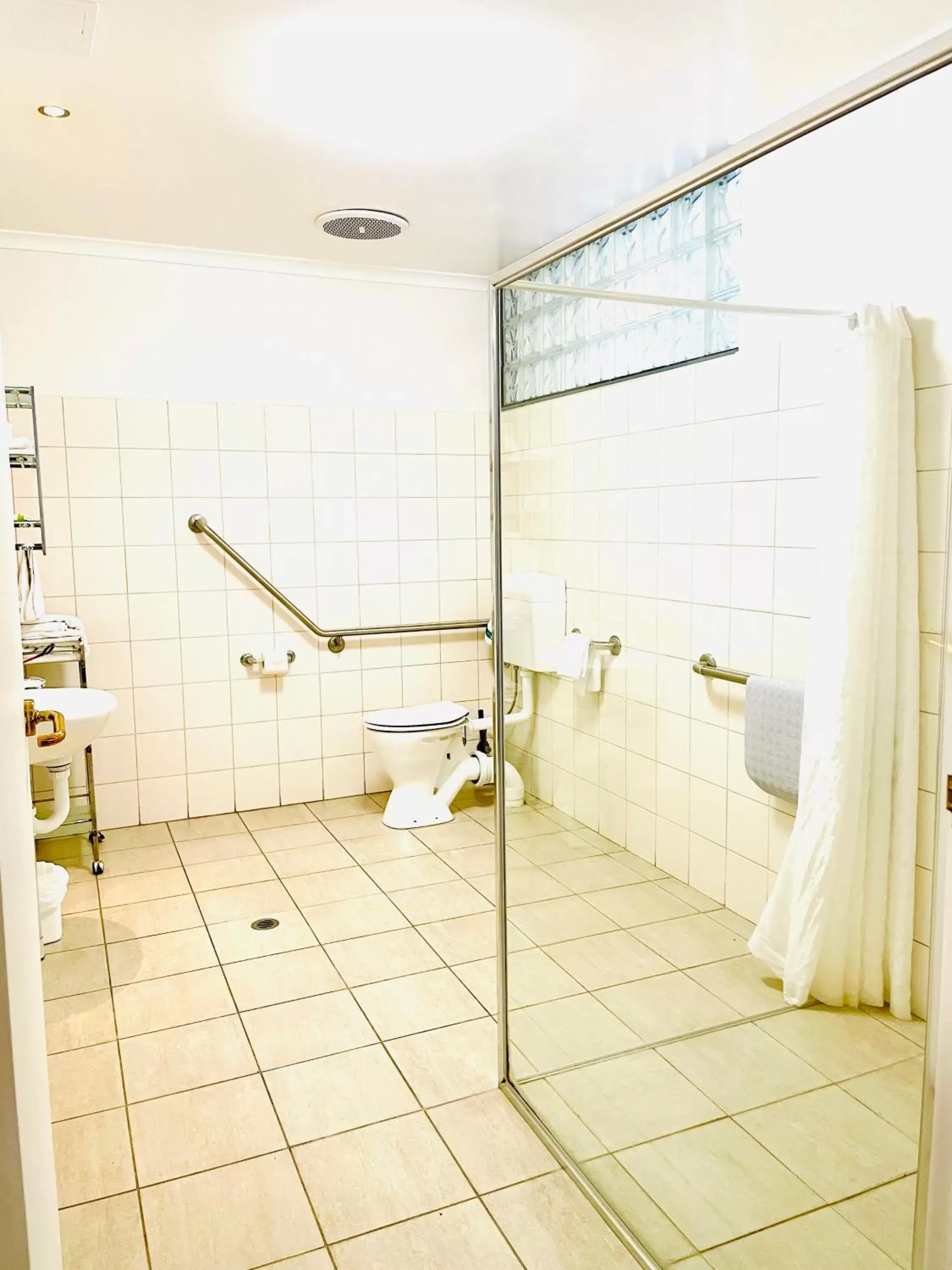 Bathroom in Quality Inn & Suites The Menzies