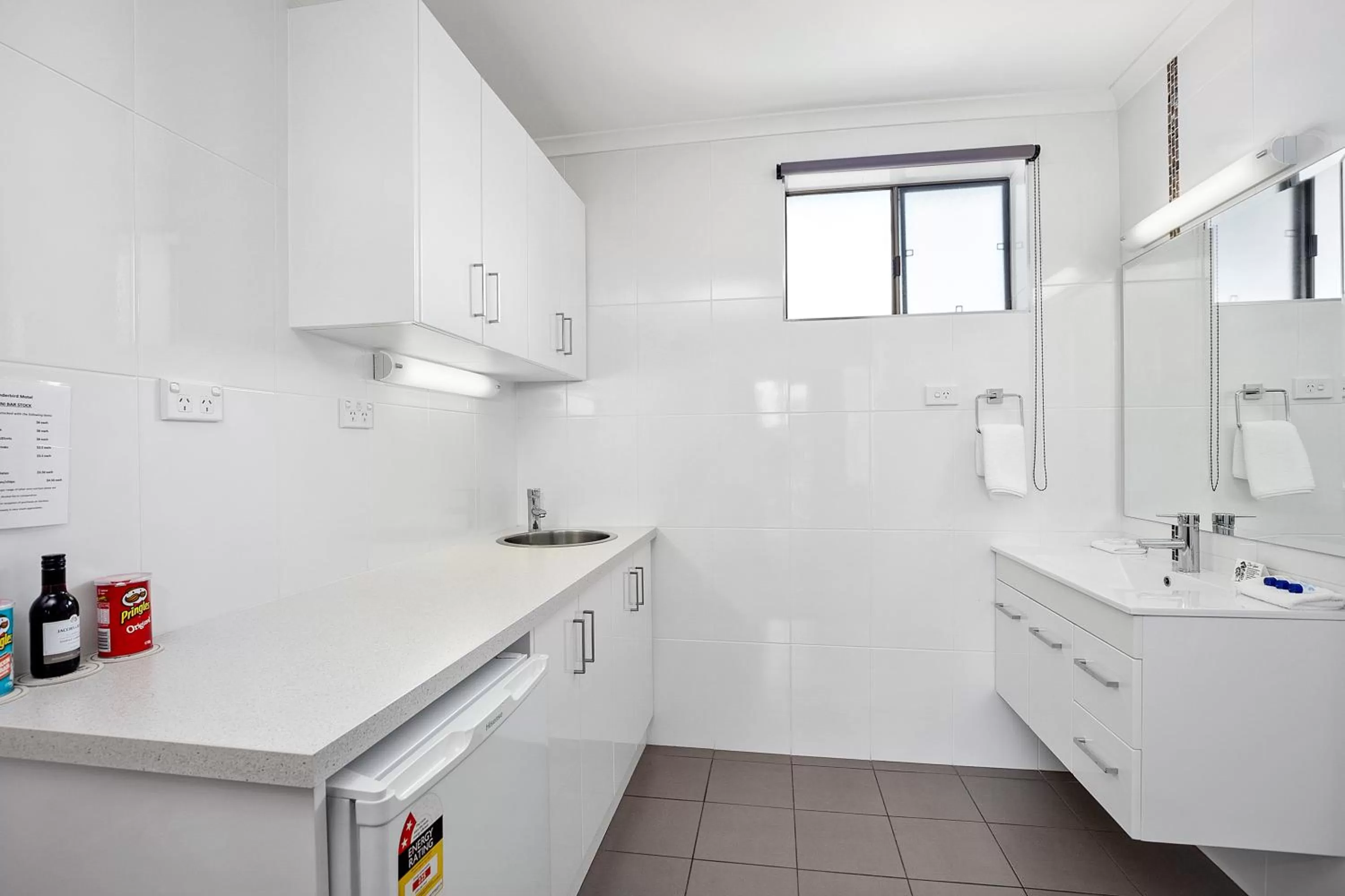 Bedroom in Thunderbird Motel Yass