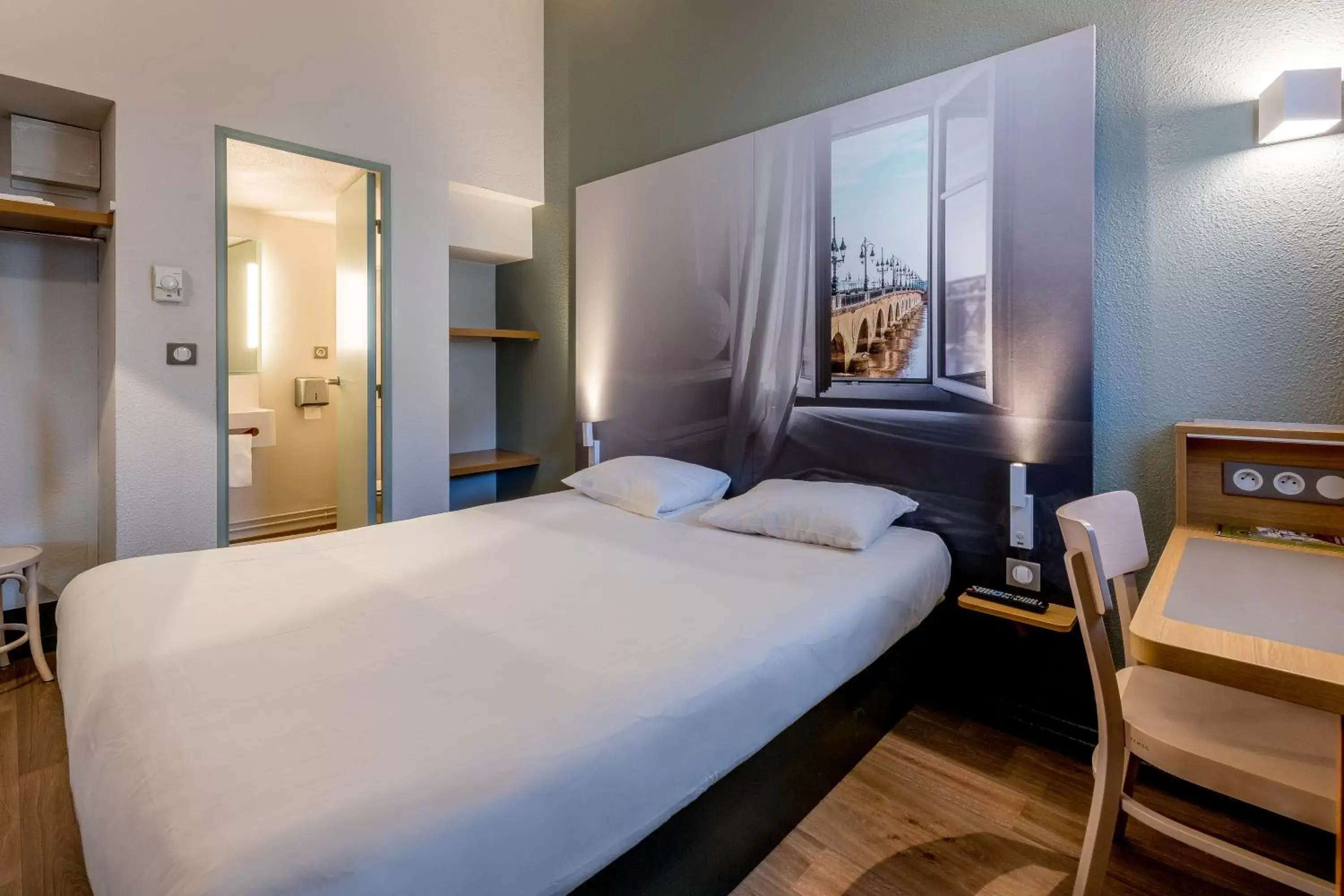 Bedroom, Bed in B&B HOTEL Bordeaux Lormont