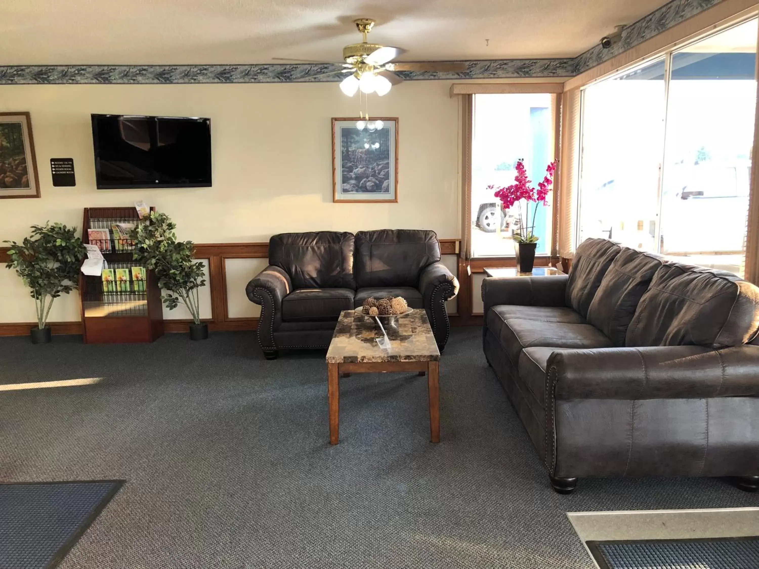 Seating Area in Amber Inn