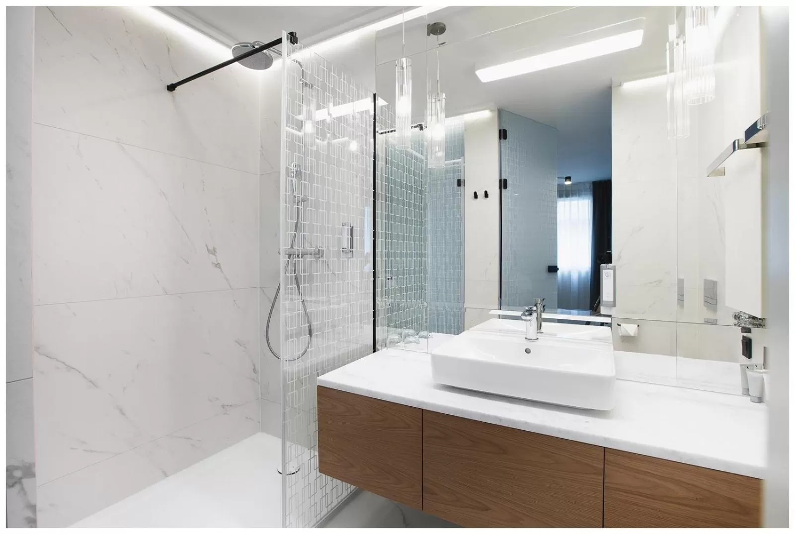 Shower in Art Boutique