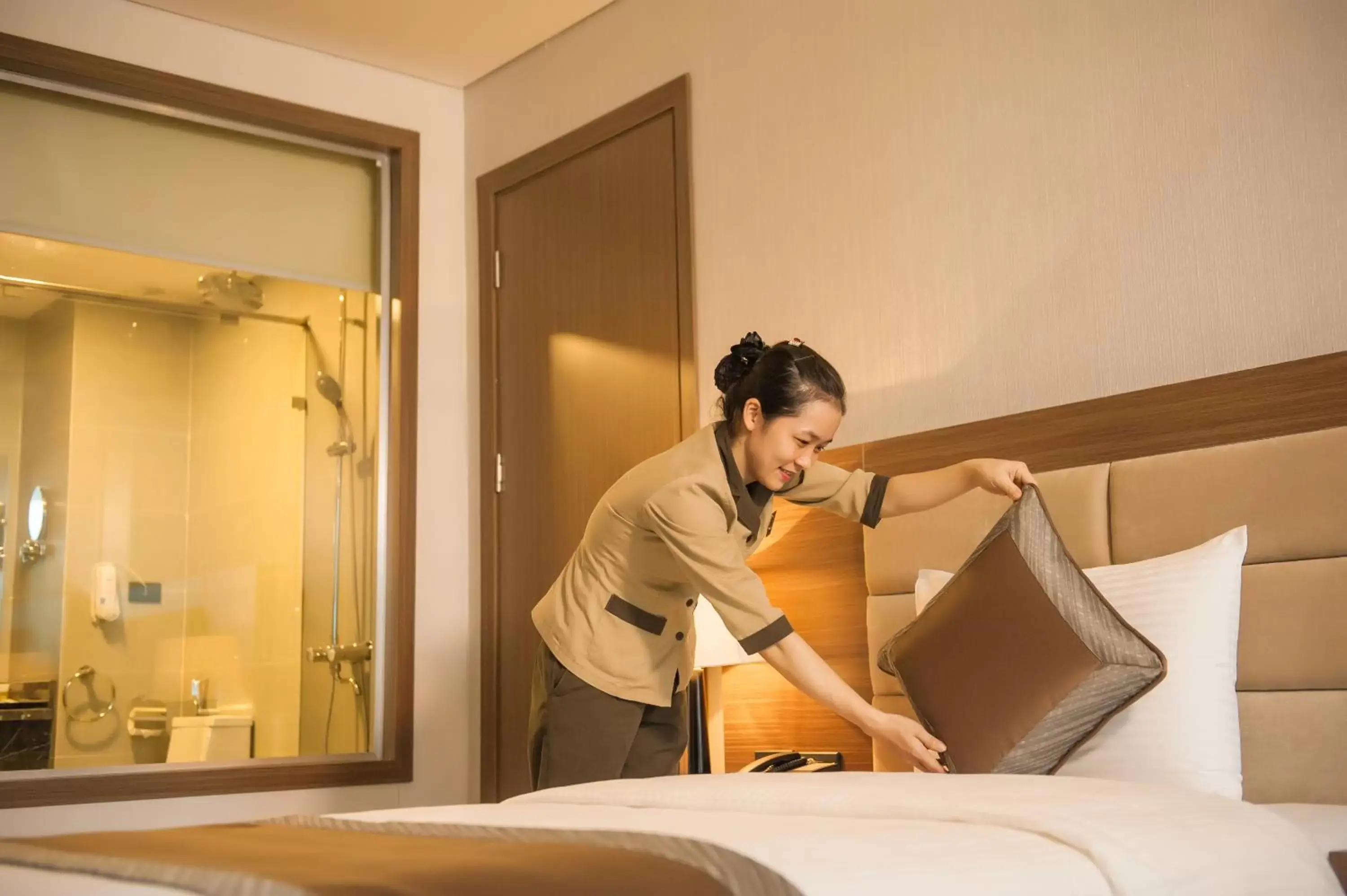 Staff, Bed in Muong Thanh Grand Tuyen Quang Hotel Staff, Bed in Muong Thanh Grand Tuyen Quang Hotel