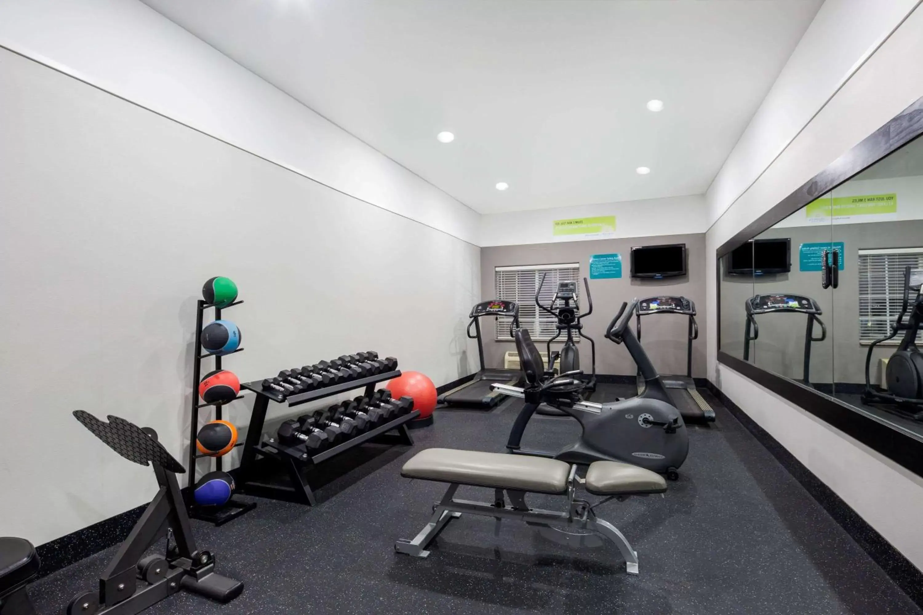 Fitness centre/facilities, Fitness Center/Facilities in La Quinta Inn Suites by Wyndham Raymondville Harlingen