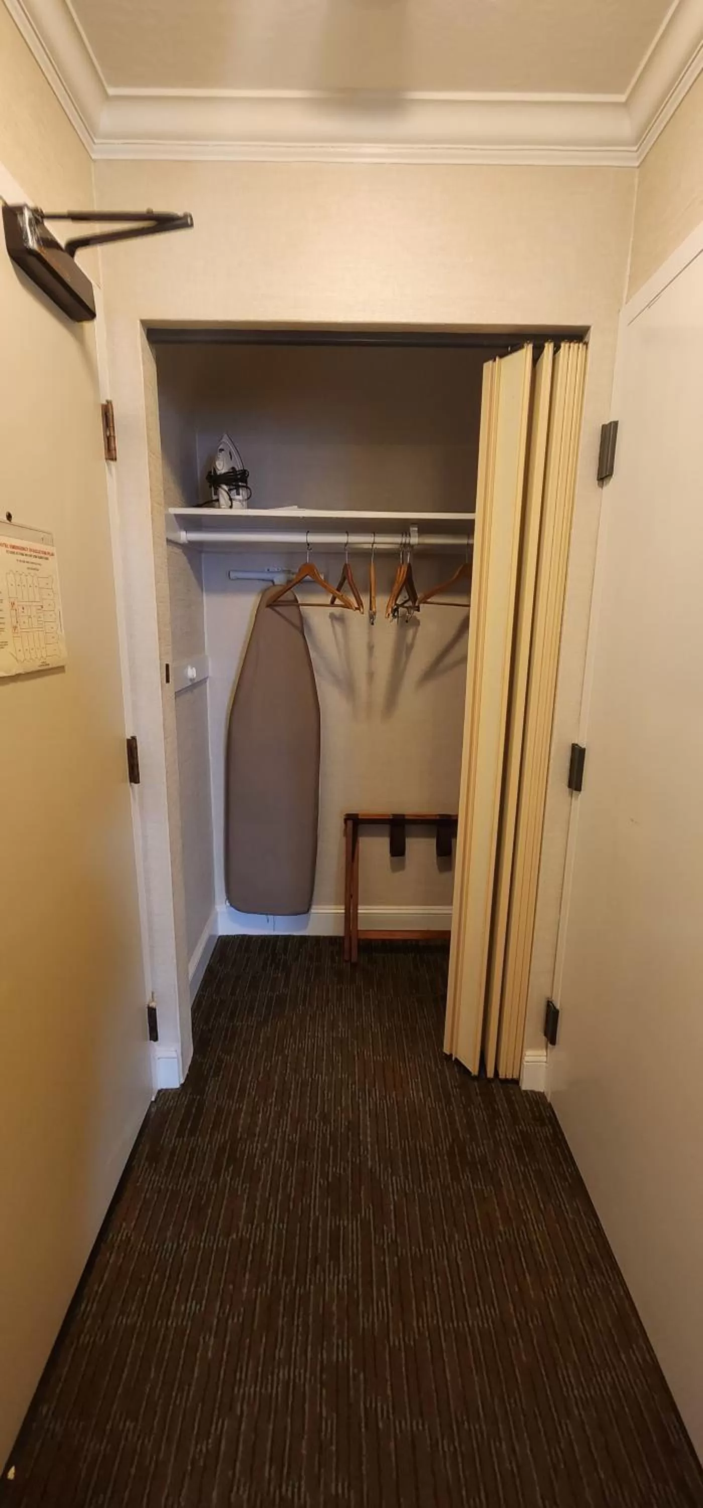 wardrobe in Chelsea Inn