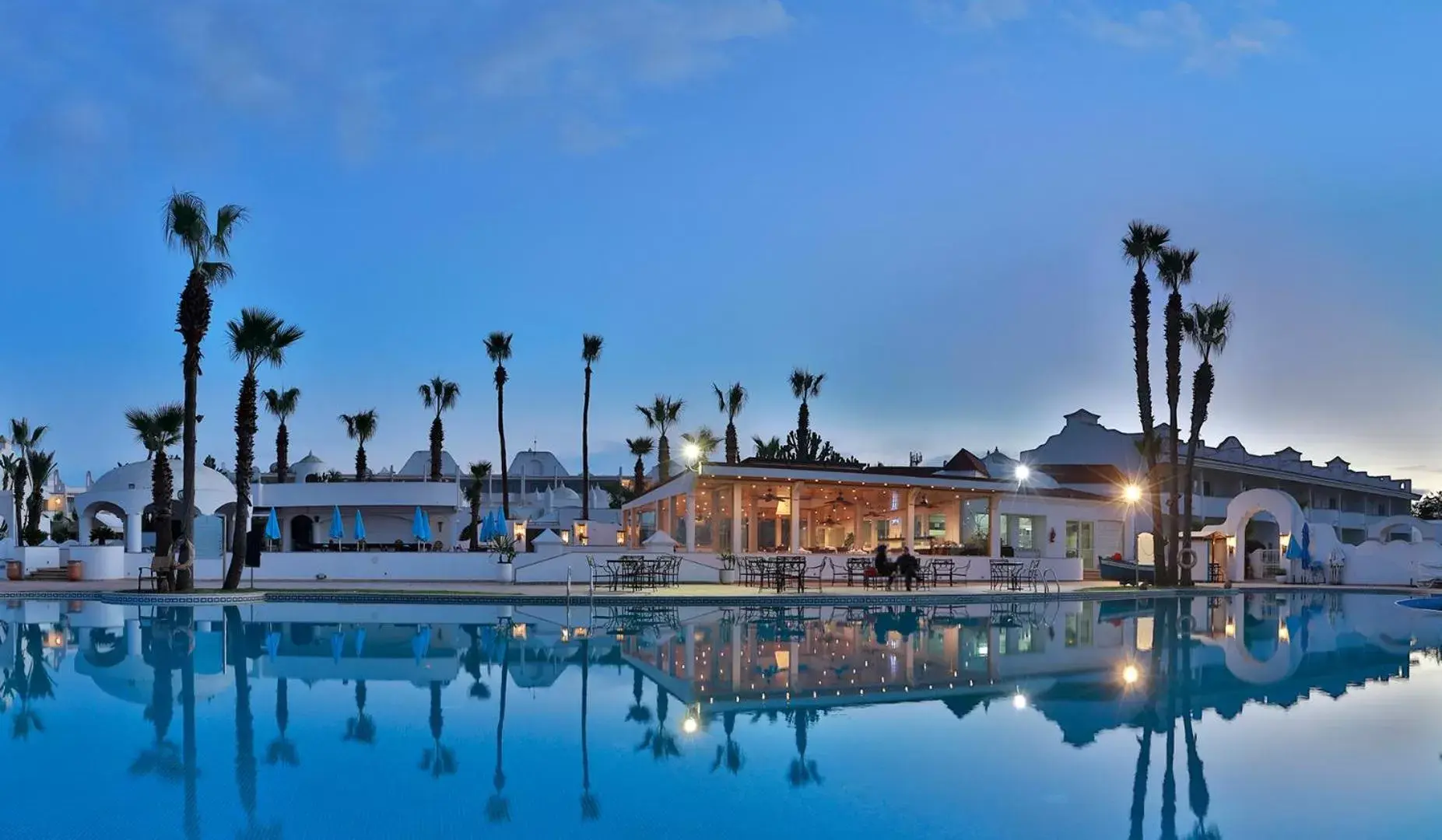 Restaurant/places to eat in L' Amphitrite Palace Beach Resort & Spa Restaurant/places to eat in L' Amphitrite Palace Beach Resort & Spa