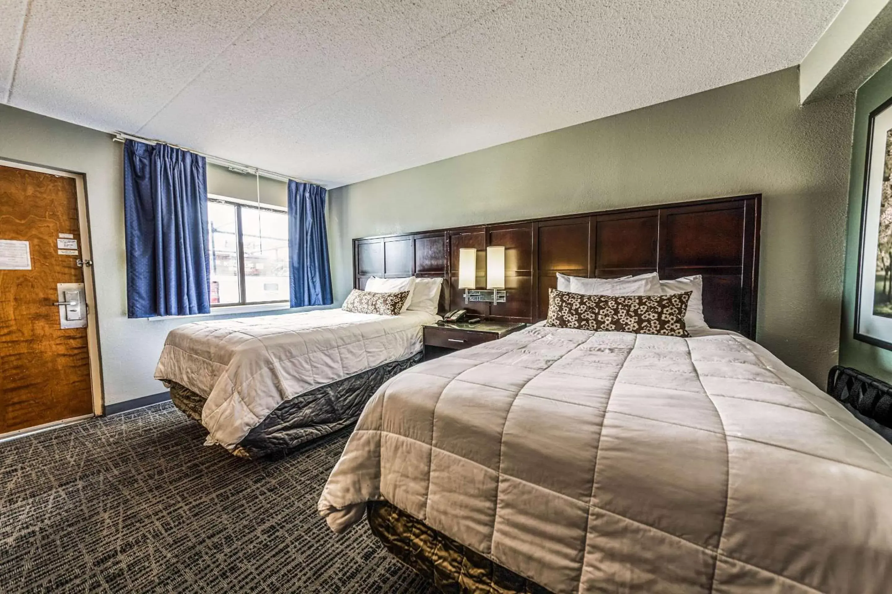 Photo of the whole room, Bed in Rodeway Inn Conference Center Montgomeryville