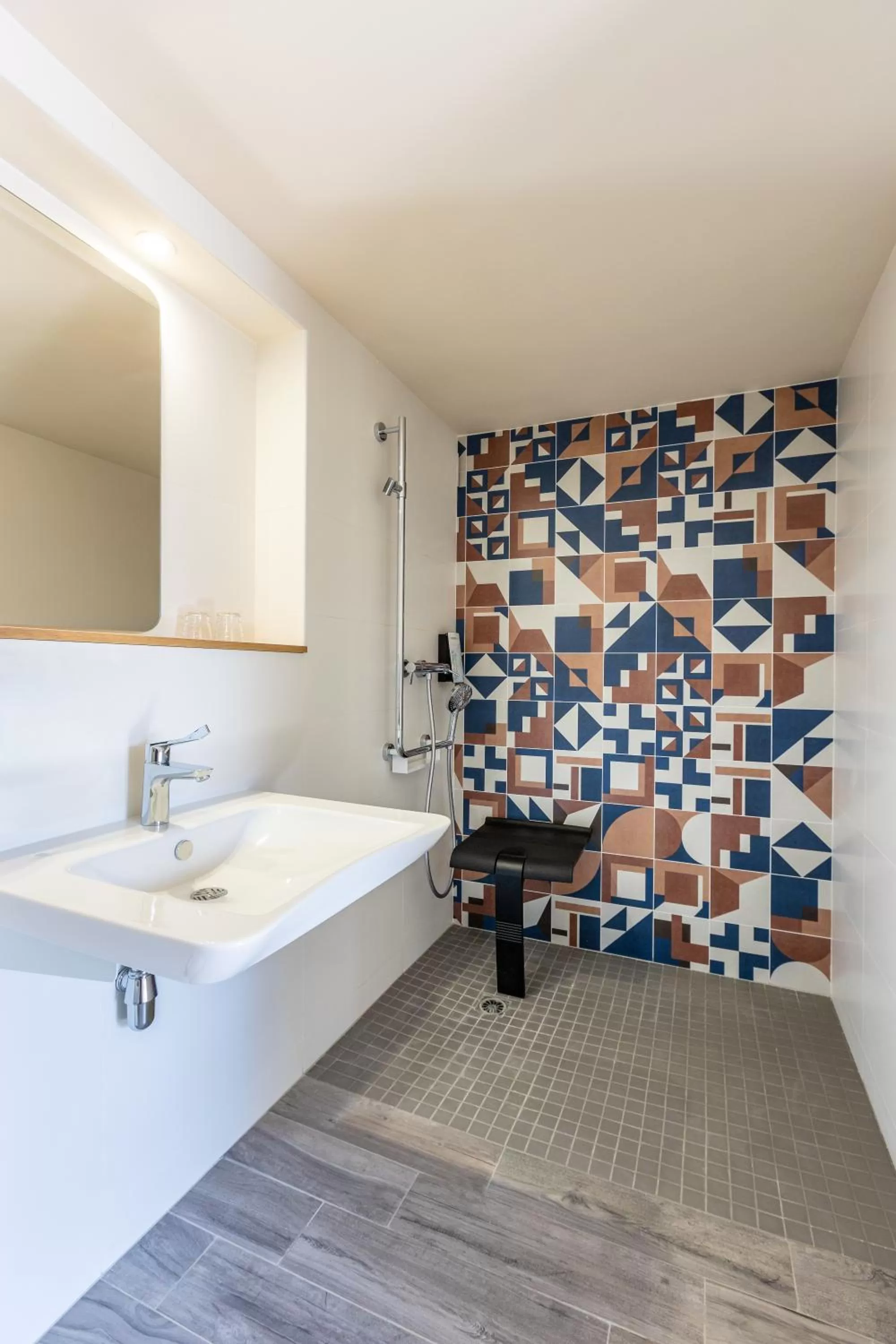 Shower in Campanile La Rochelle Nord - Puilboreau Chagnolet