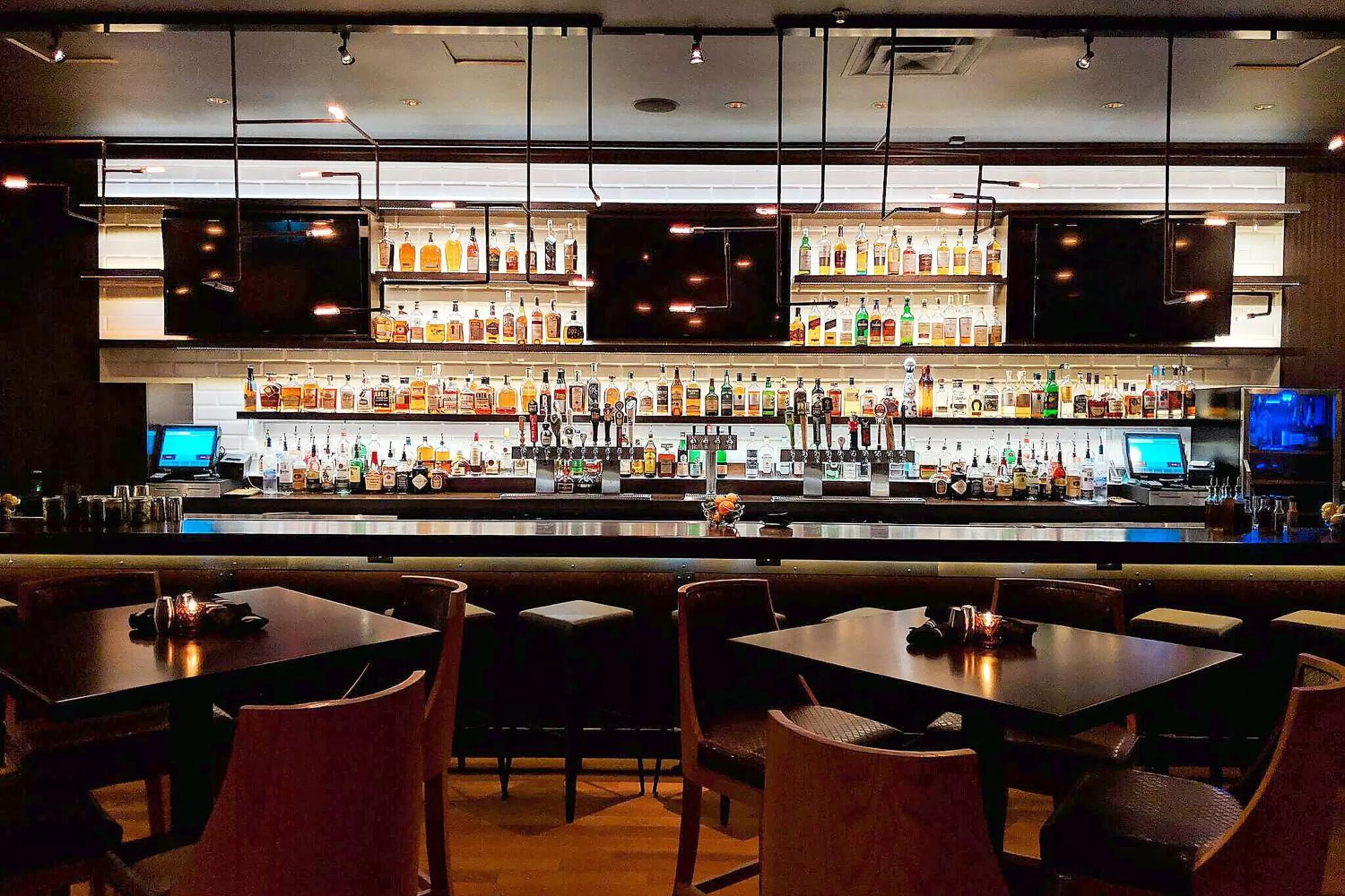 Lounge or bar in Milwaukee Marriott Downtown