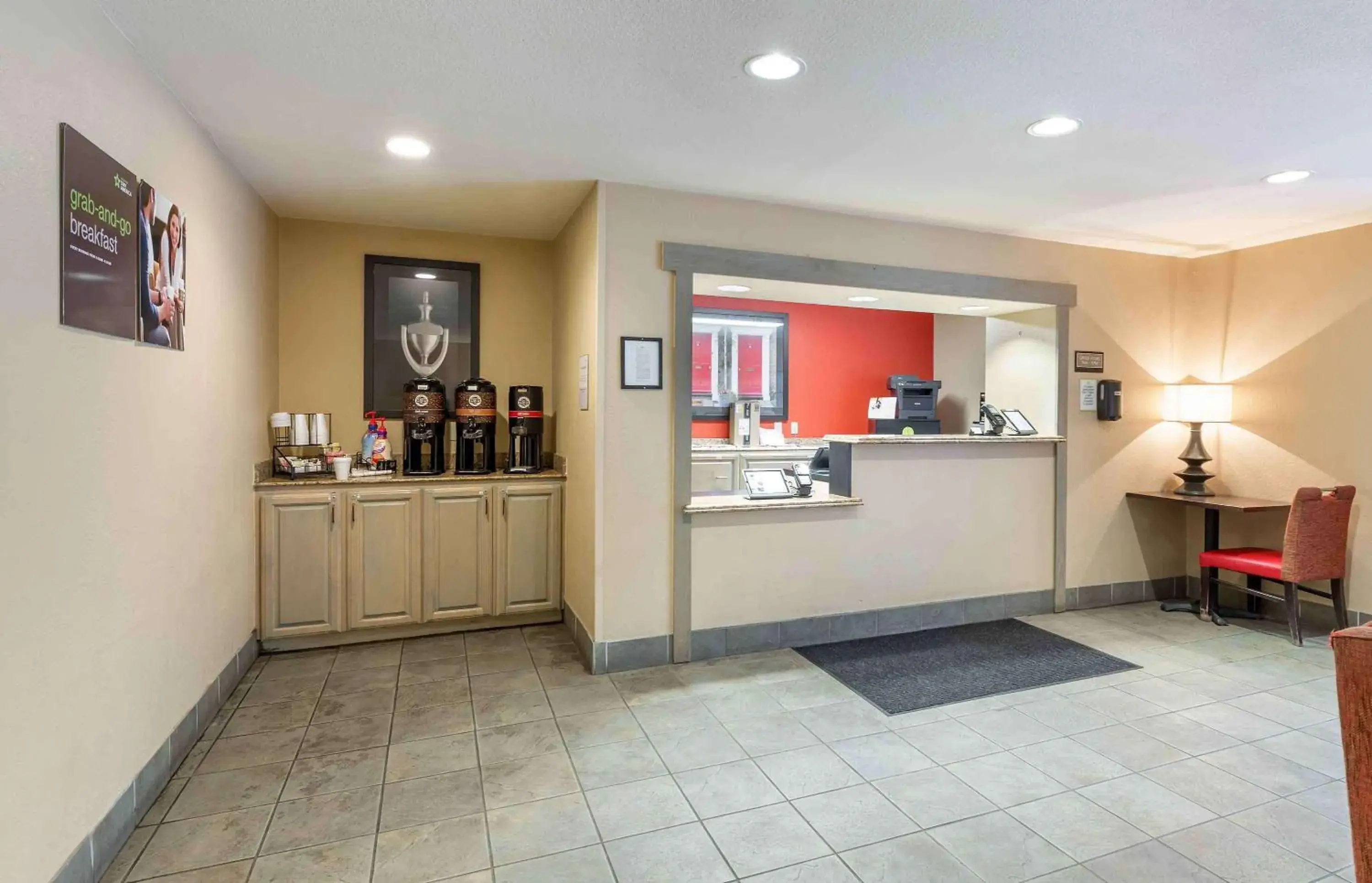 Breakfast, Lobby/Reception in Extended Stay America Suites - Cleveland - Westlake