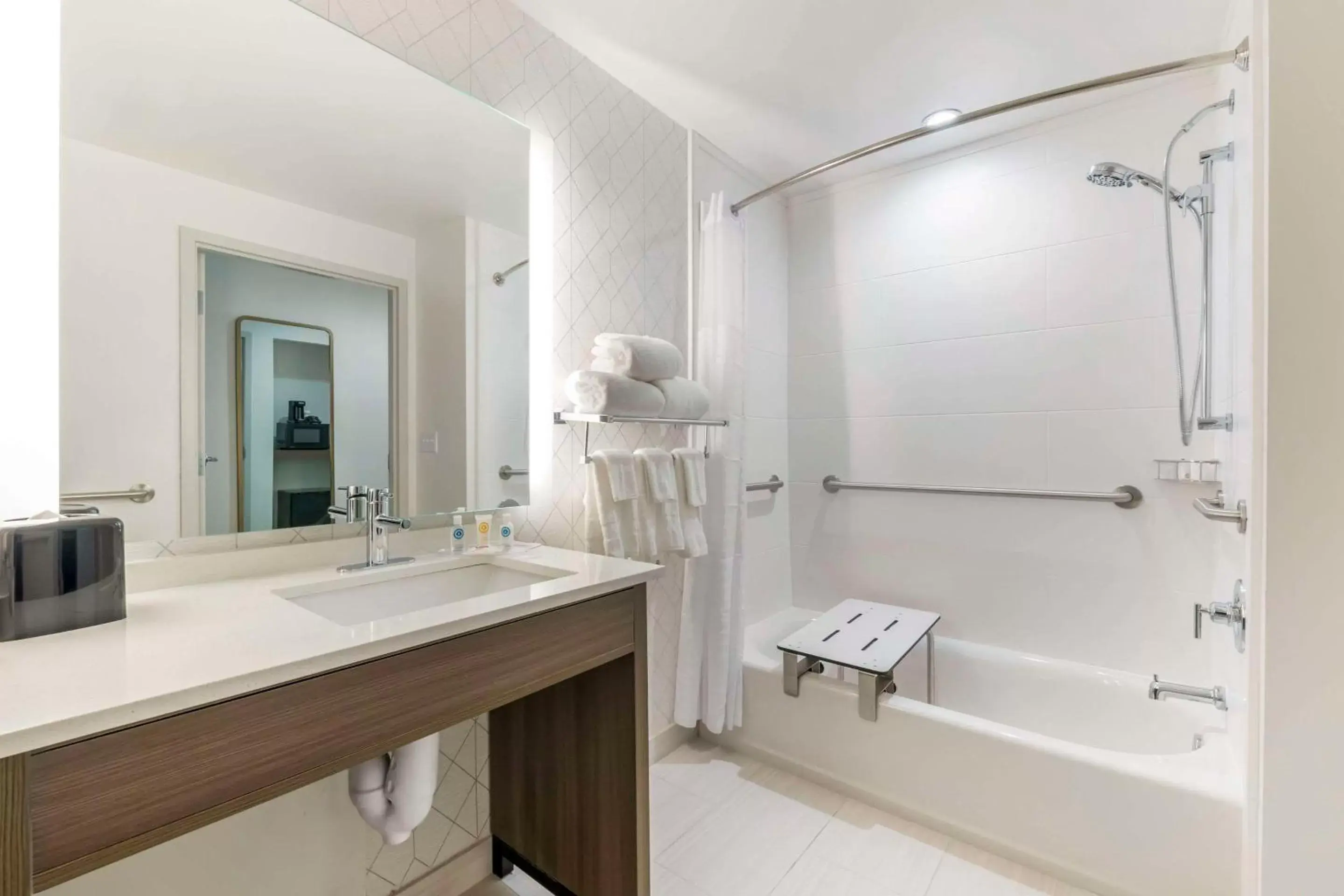 Bedroom, Bathroom in Comfort Suites St Augustine Historic District Area