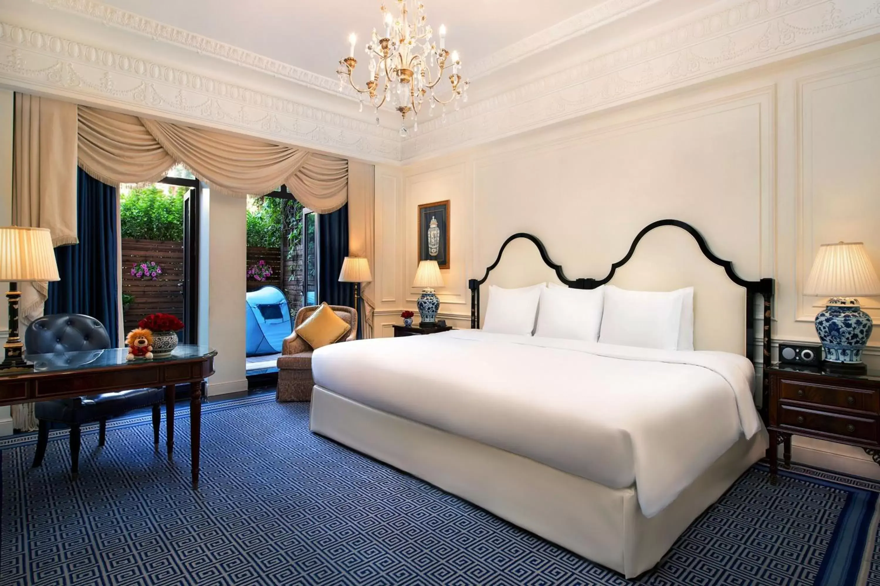 Photo of the whole room, Bed in The Ritz-Carlton, Tianjin