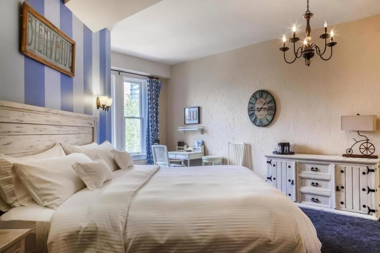 Decorative detail, Bed in Patterson Inn