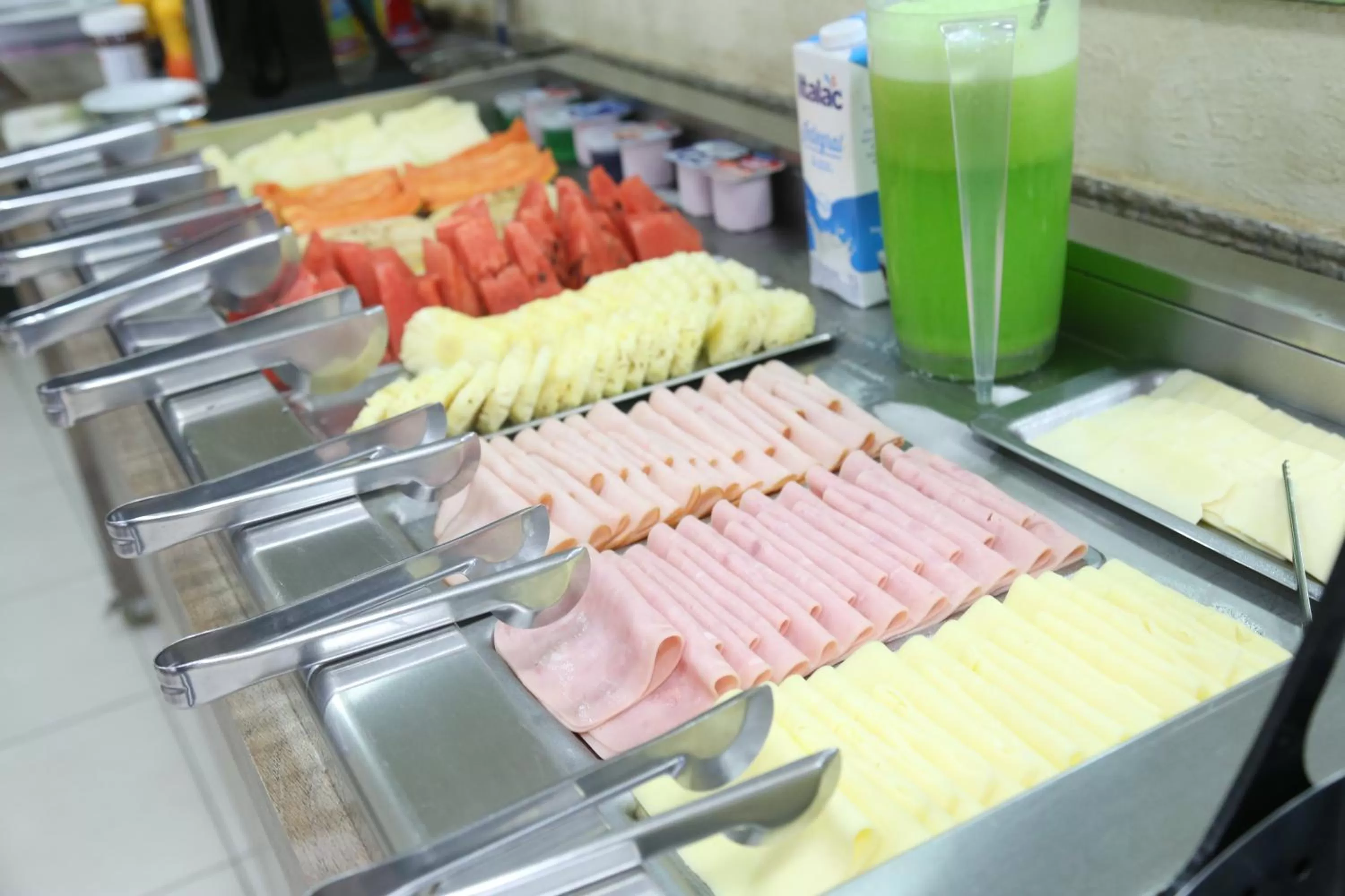 Food in Larison Executive - by Easy Hotéis