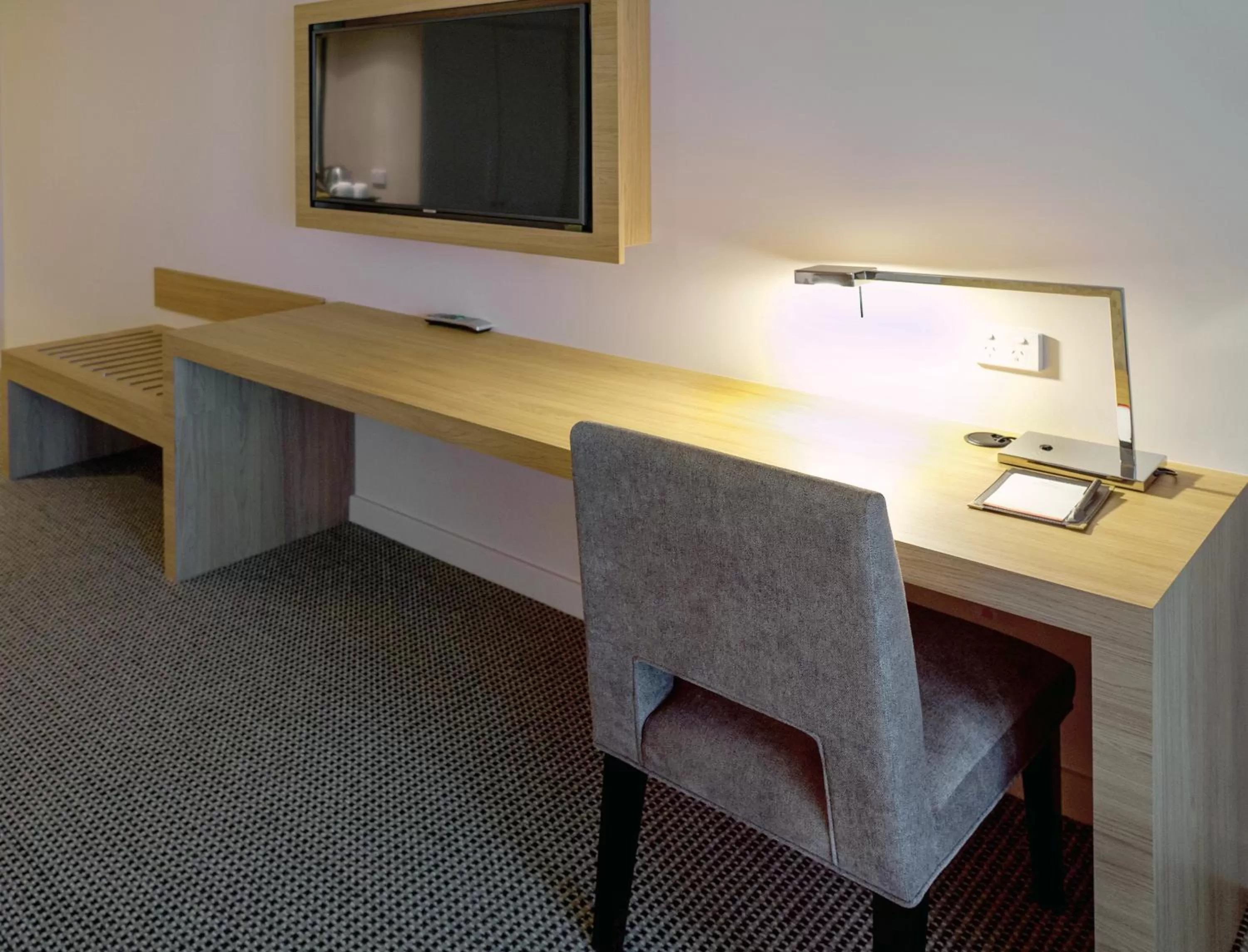 TV and multimedia in Stamford Plaza Sydney Airport Hotel & Conference Centre