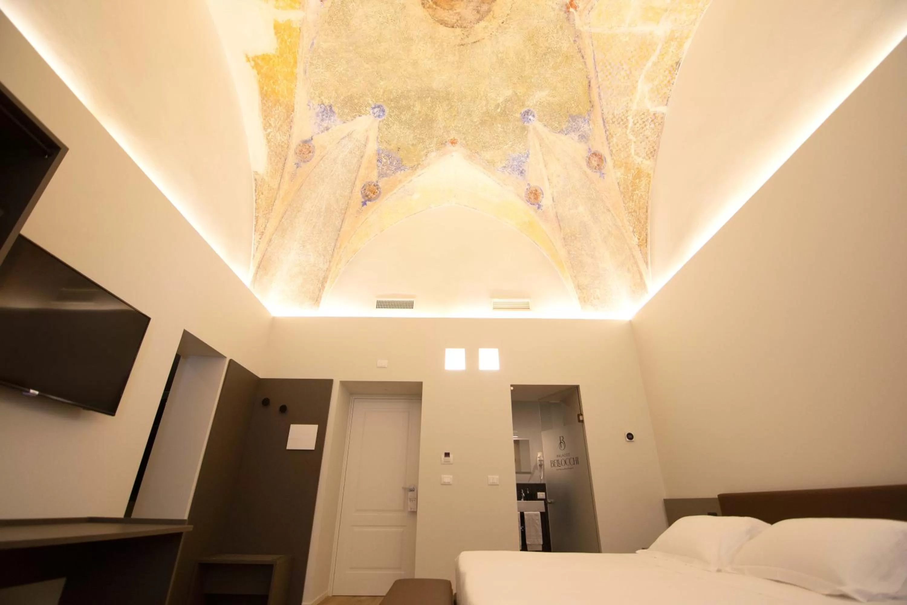 Photo of the whole room, Bed in Palazzo Bellocchi - Suites & Apartments