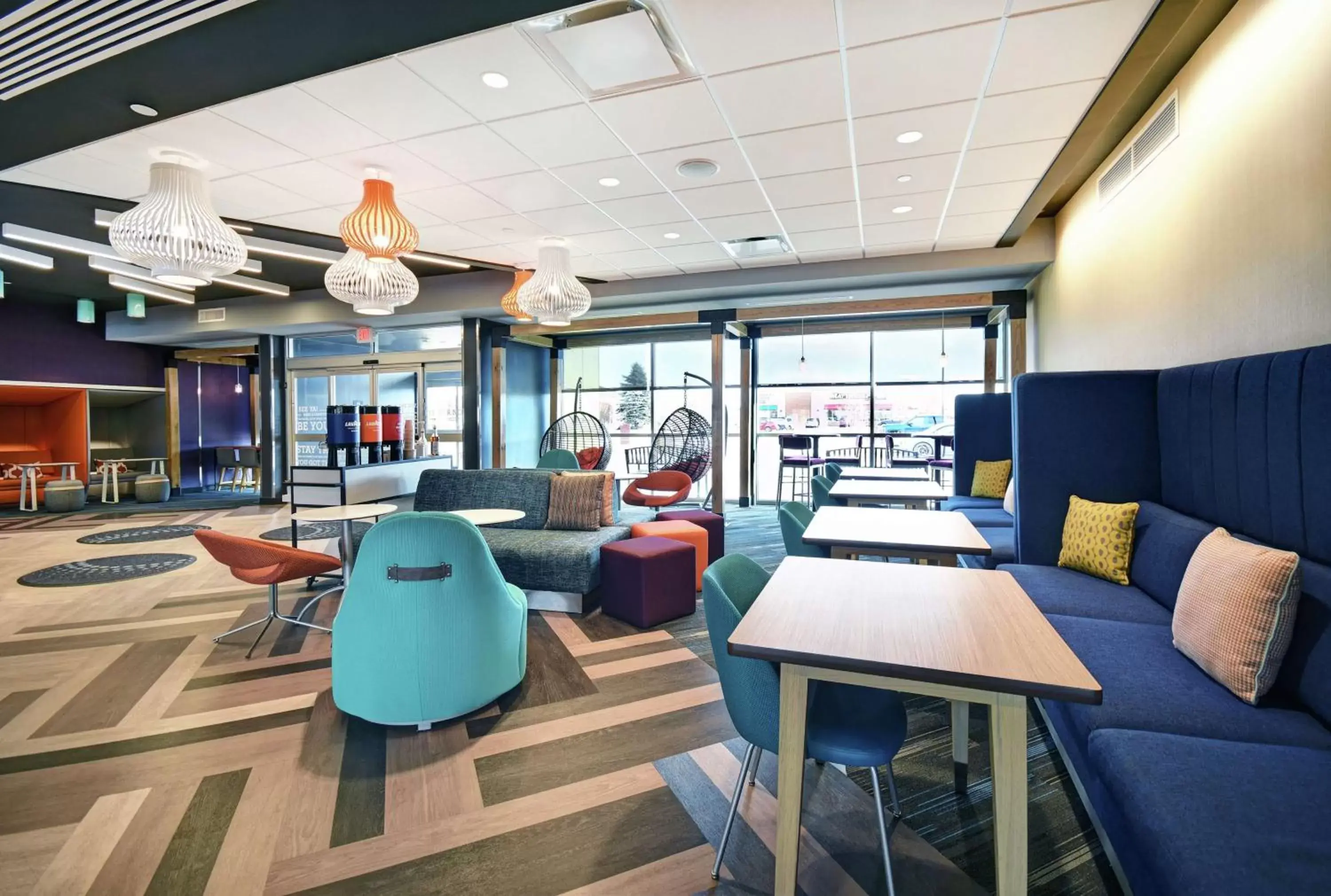 Lobby or reception in Tru By Hilton Portland Airport Area Me Lobby or reception in Tru By Hilton Portland Airport Area Me