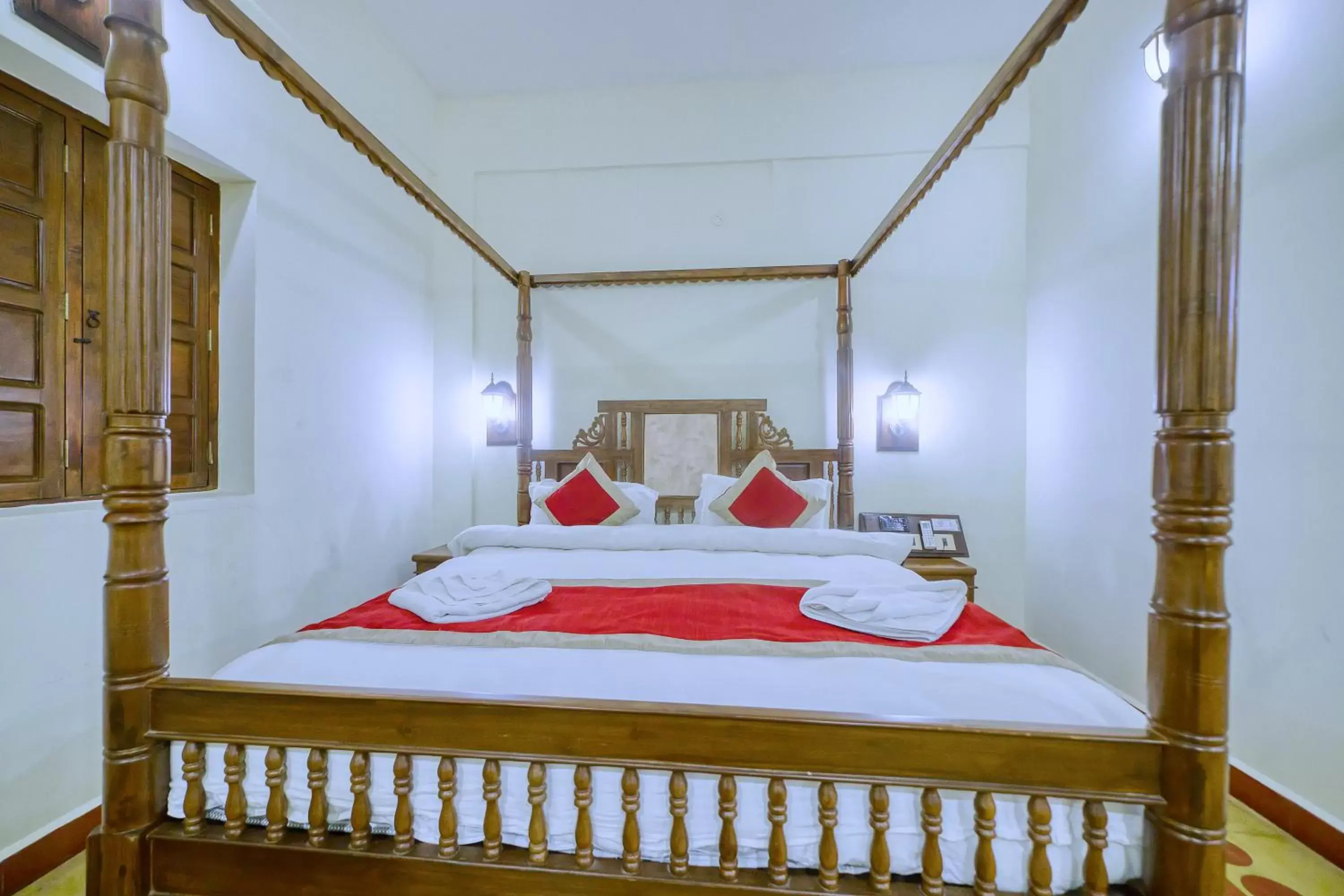 Bedroom in HOTEL WINDSOR CASTLE Bedroom in HOTEL WINDSOR CASTLE