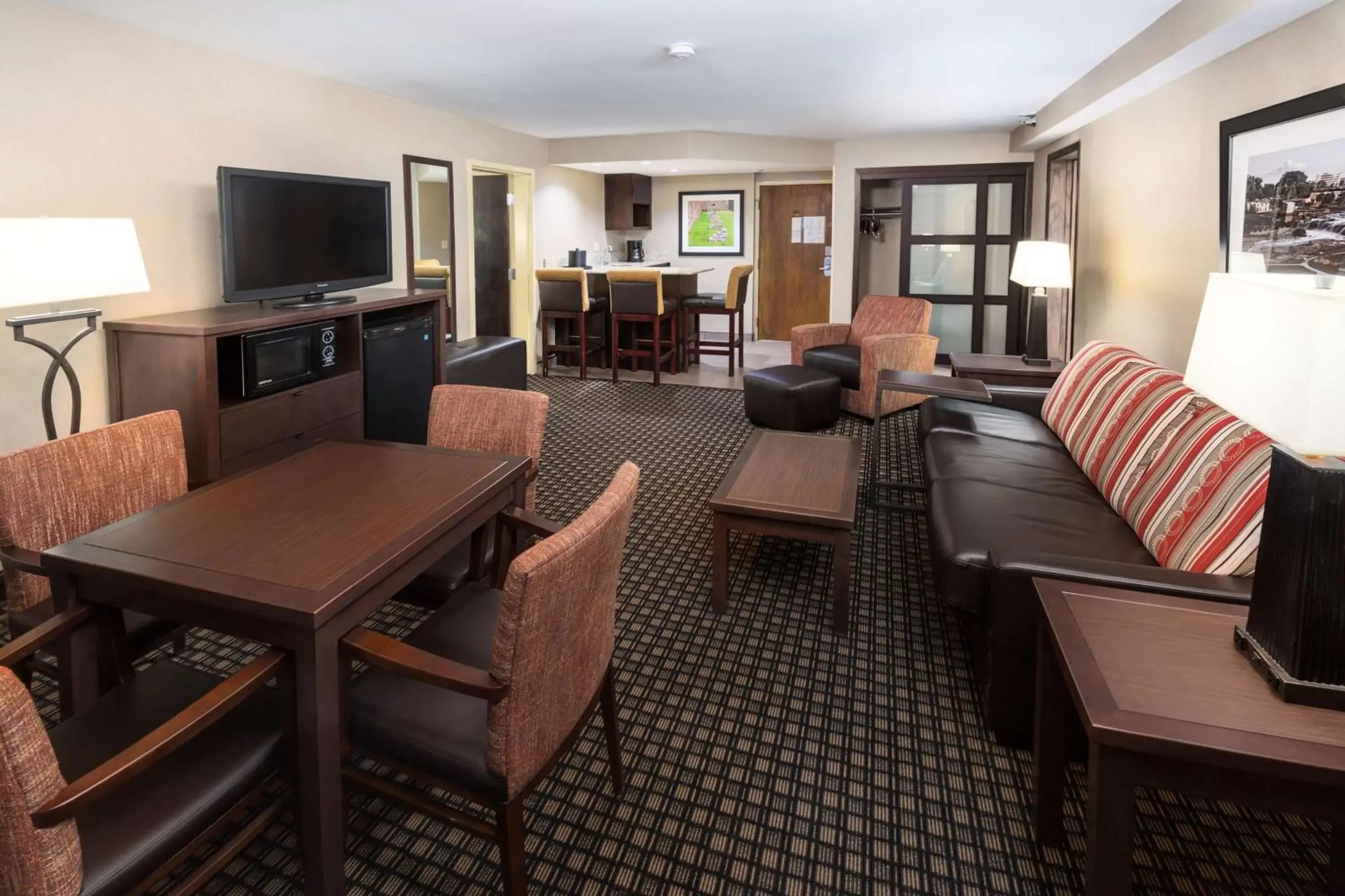 Bedroom, Seating Area in Best Western Plus Ramkota Hotel