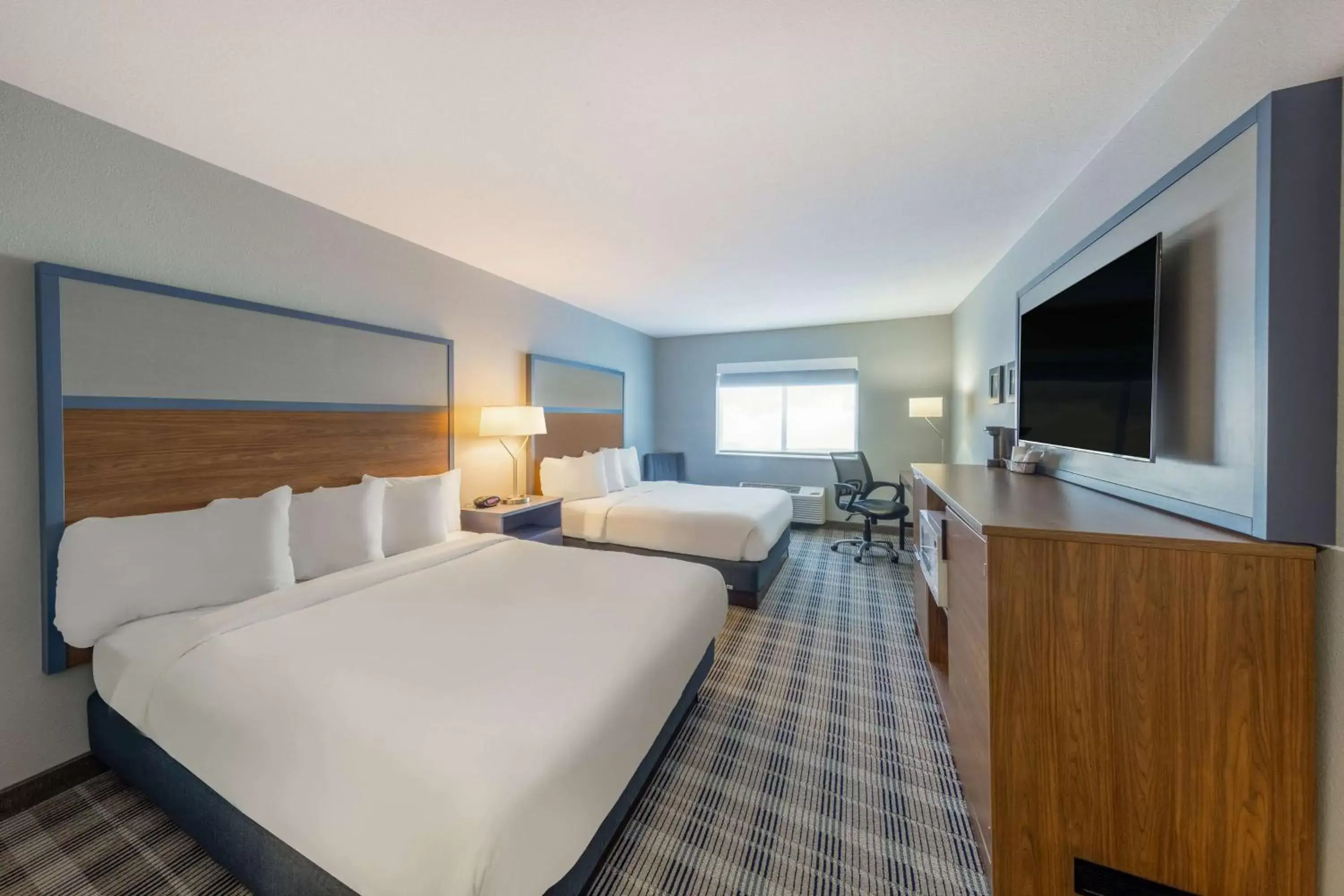 Photo of the whole room, Bed in AmericInn by Wyndham Duluth