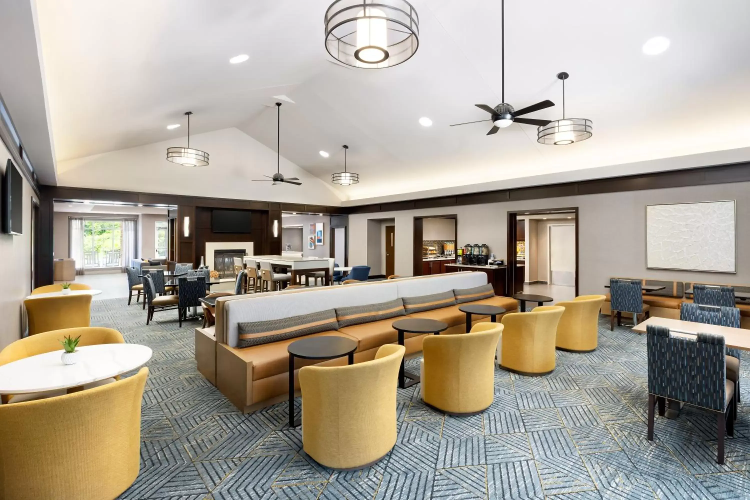 Lobby or reception, Lounge/Bar in Homewood Suites by Hilton Portsmouth