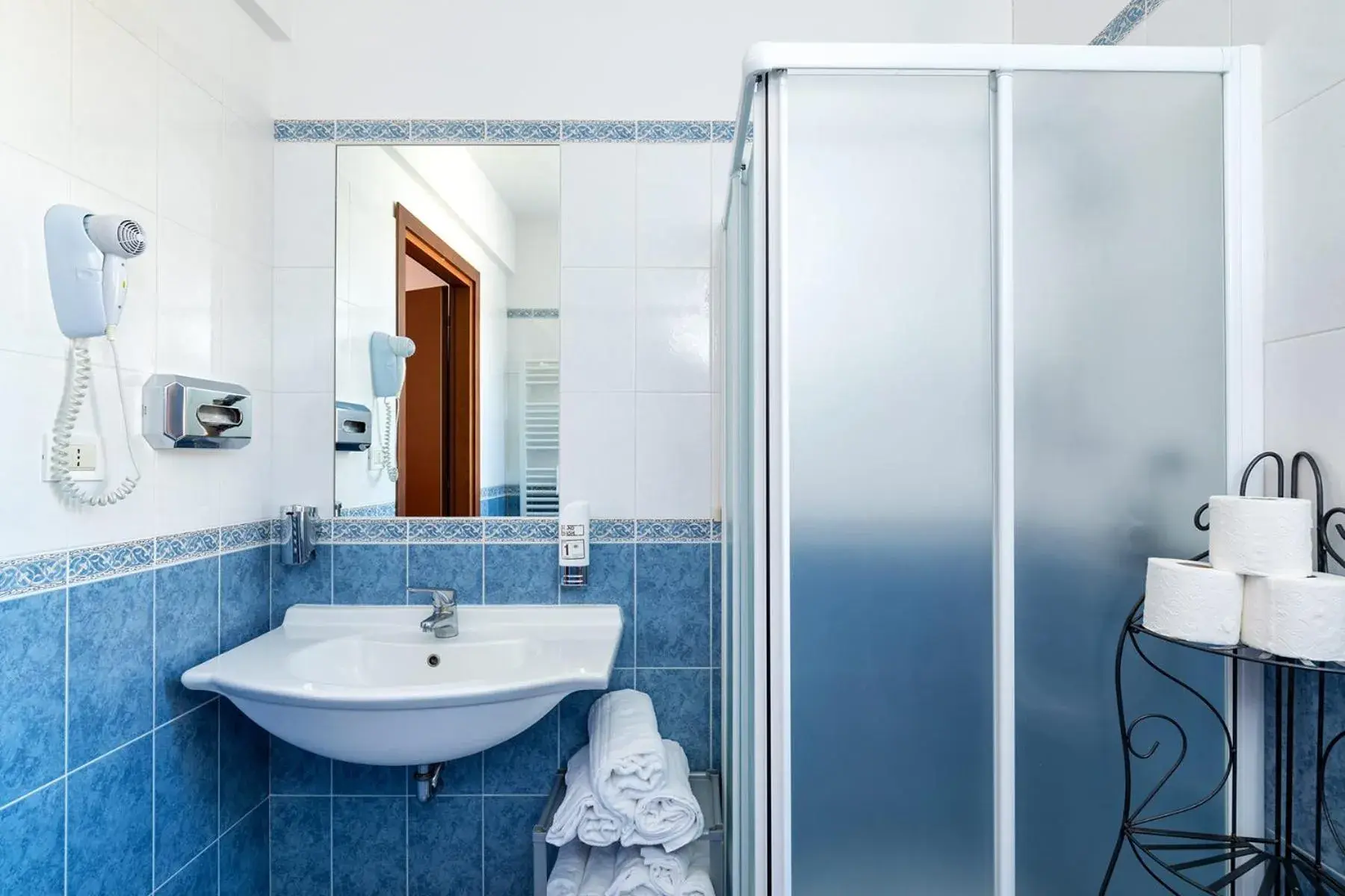 Bathroom in Hotel Rivamare