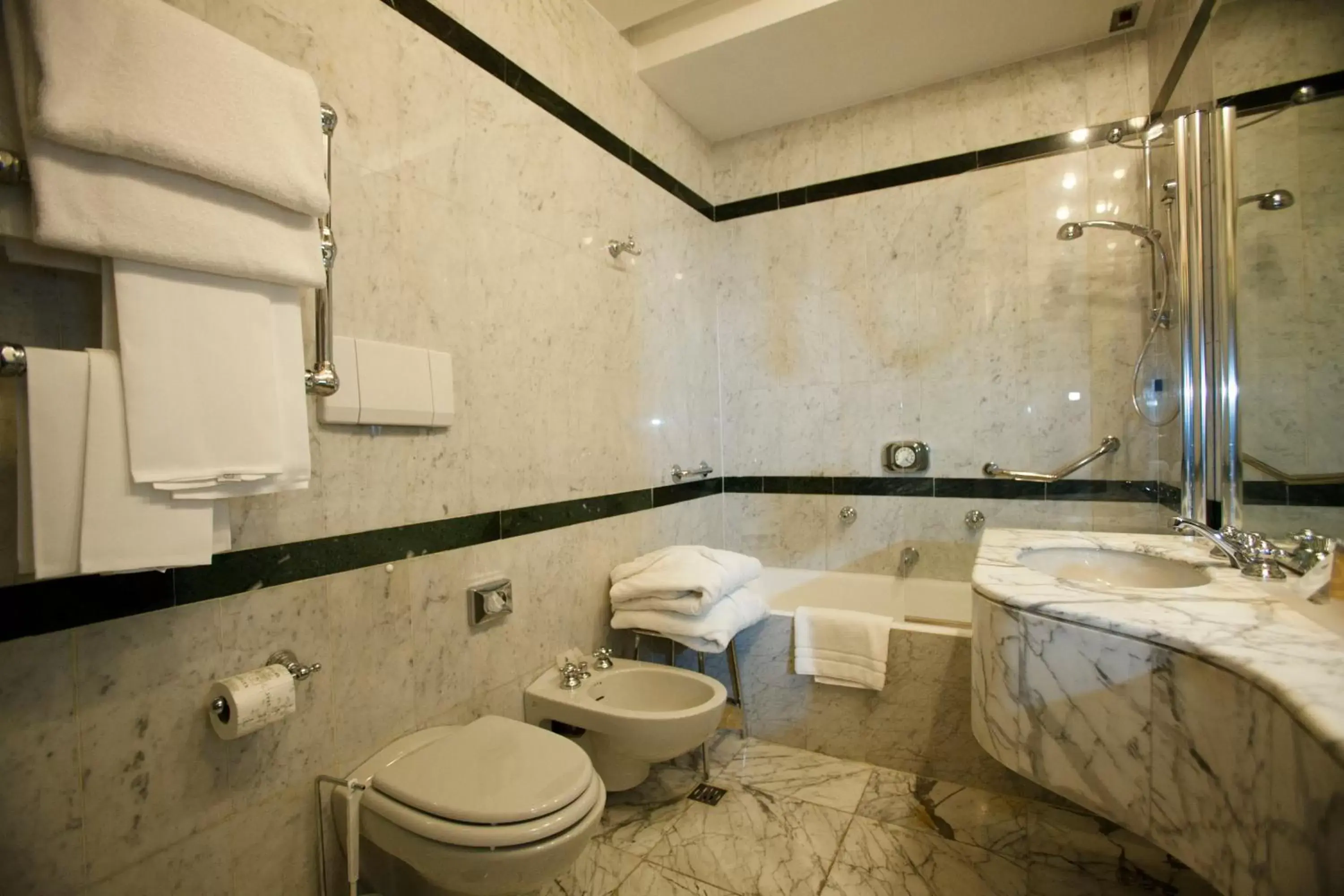 Bathroom in Hotel Albani Firenze