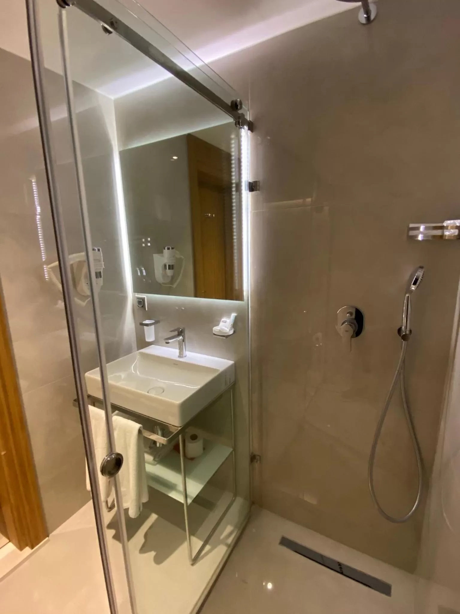 Bathroom in Lady Diana Hotel