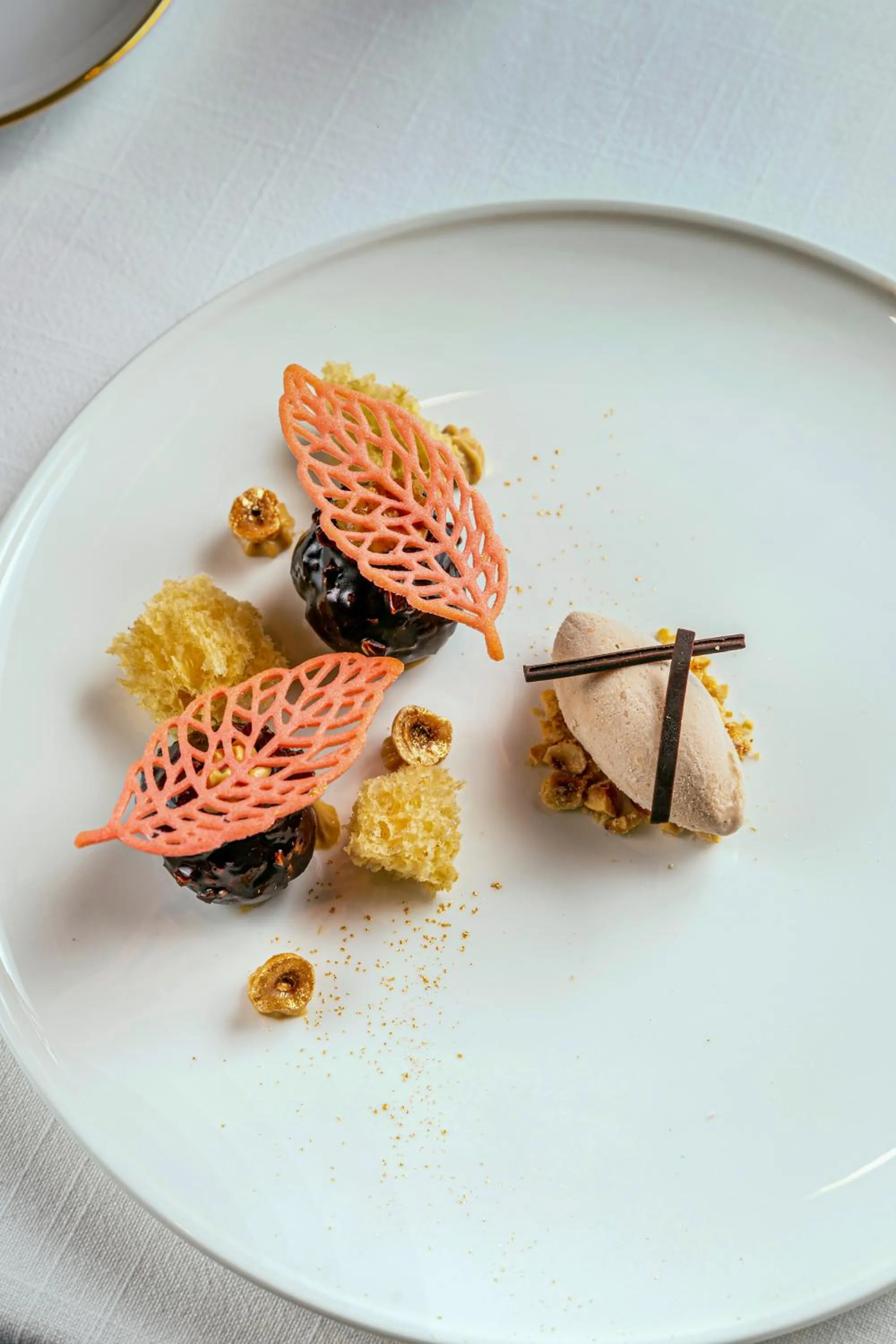 Restaurant/places to eat in The Reverie Saigon Residential Suites