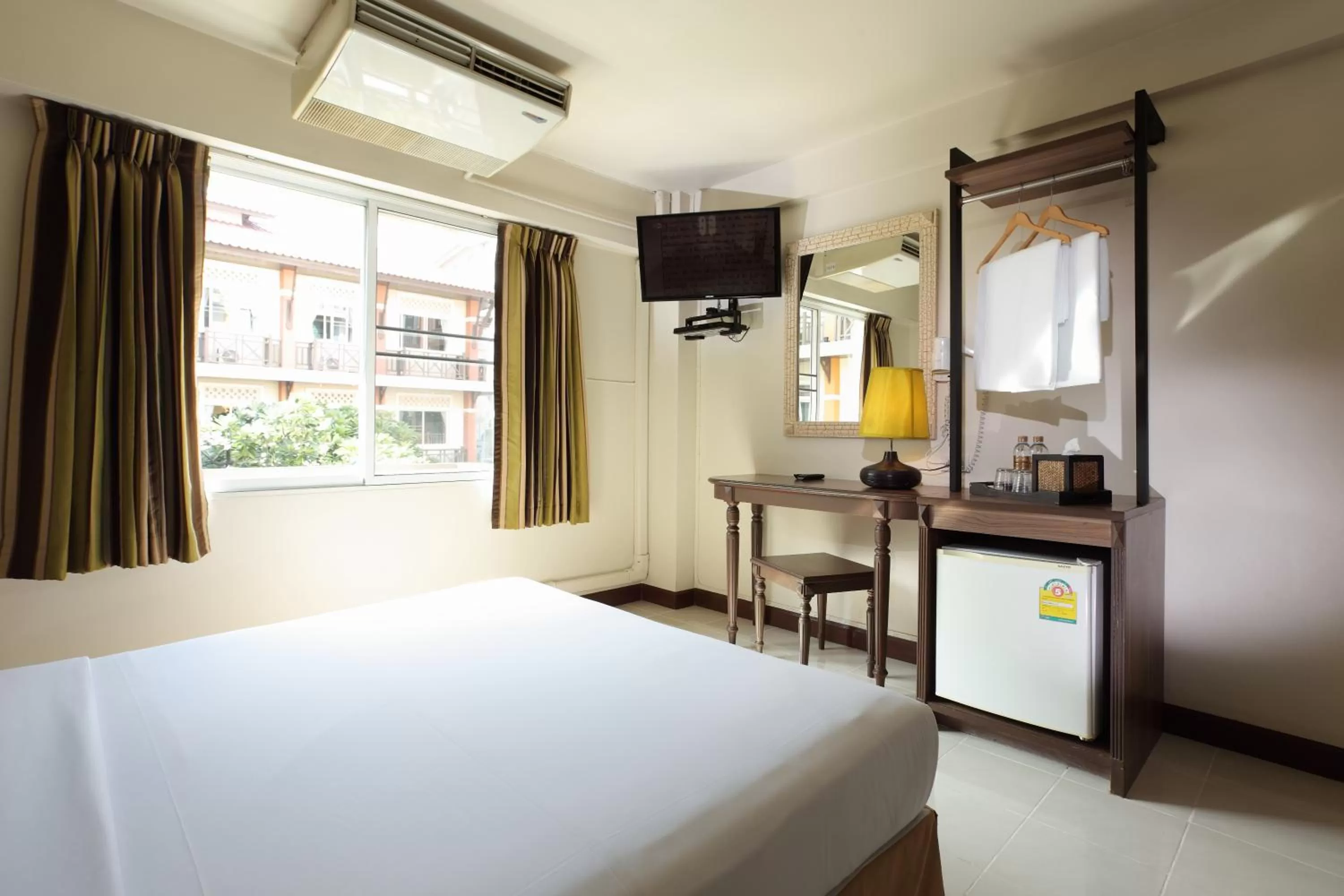 Bed in Rambuttri Village Plaza