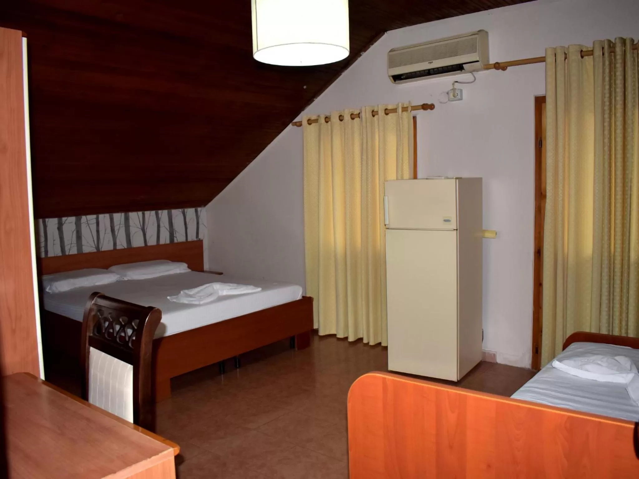 Economy Triple Room with Shared Bathroom in Hotel Central