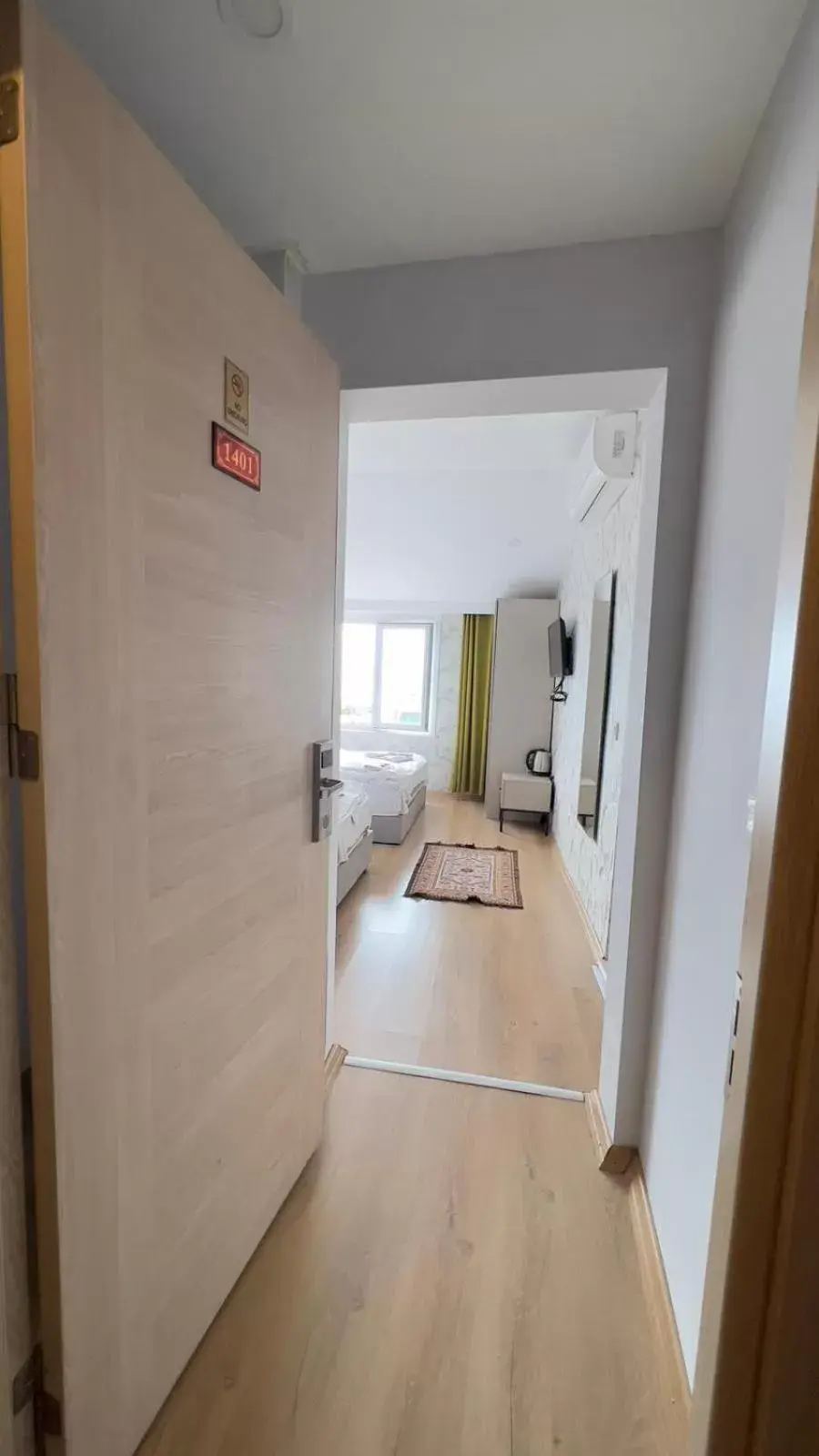 Photo of the whole room, Bed in The Lola Hotel Photo of the whole room, Bed in The Lola Hotel