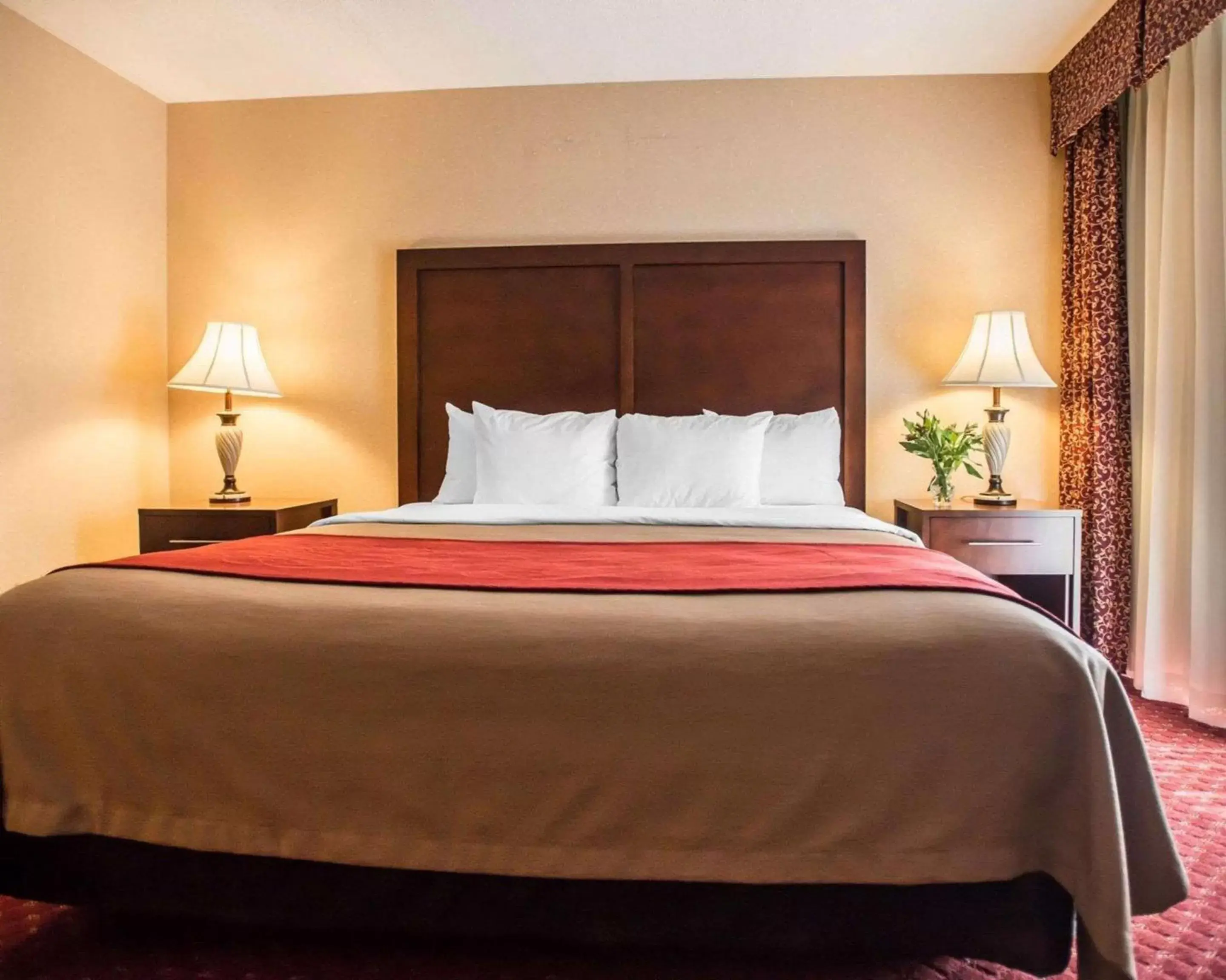 Photo of the whole room, Bed in Comfort Inn Pocono Lakes Region