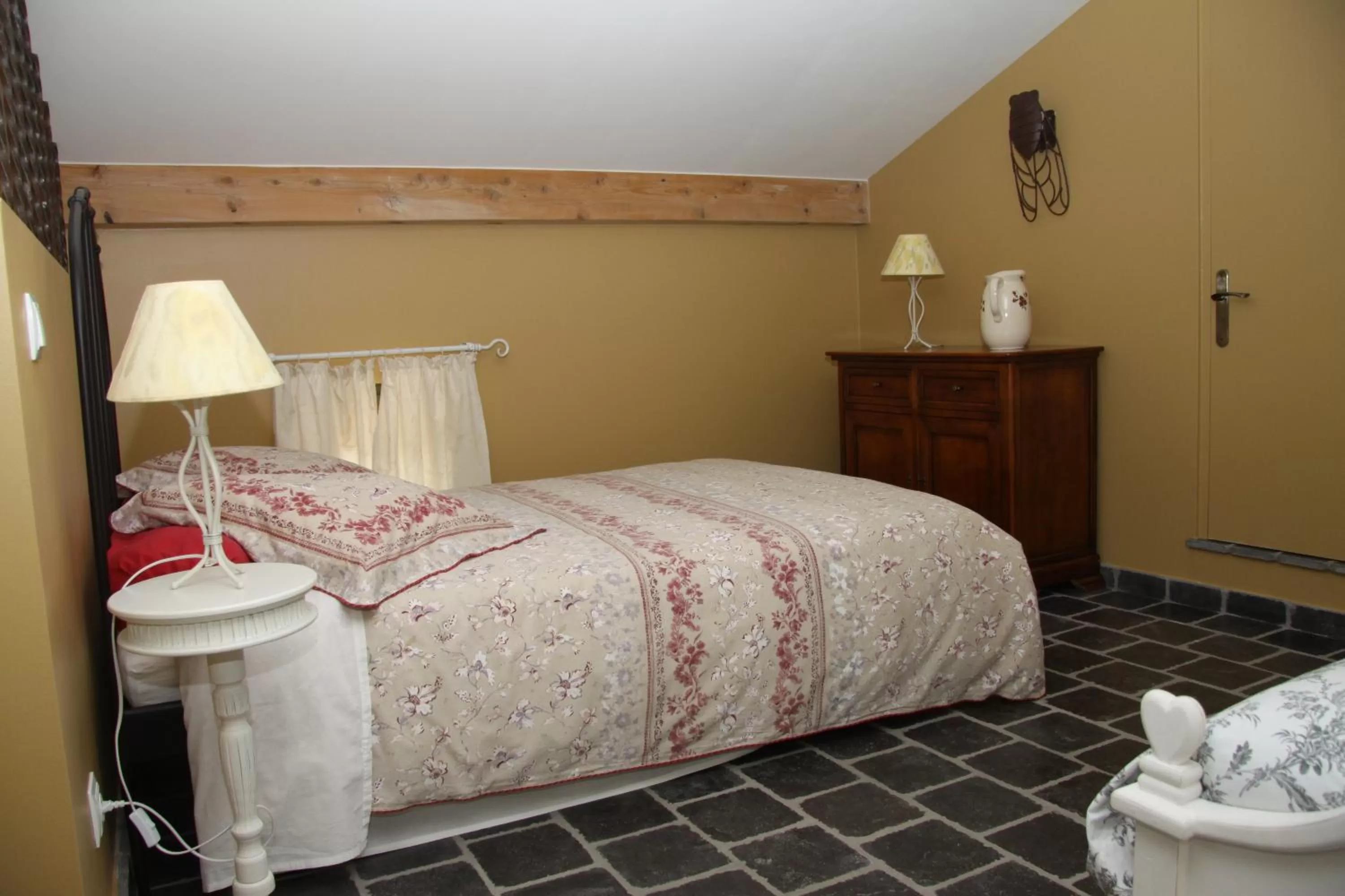 Decorative detail, Bed in La Bastide de Fontaille