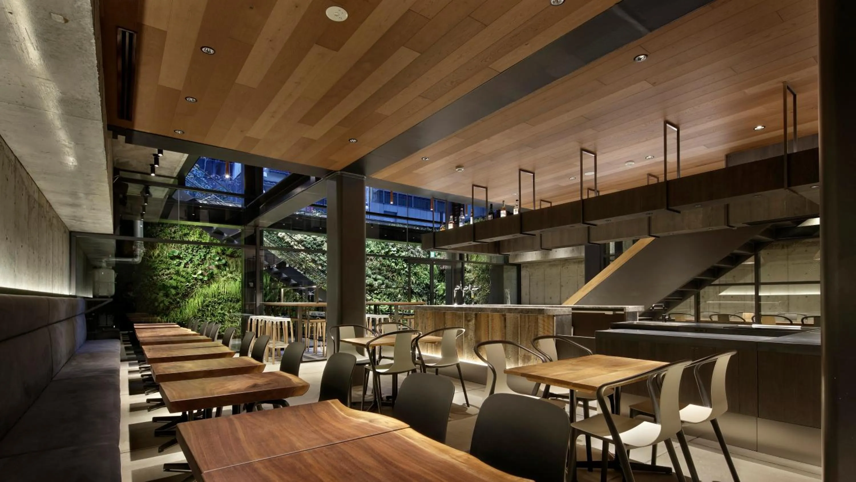 Communal lounge/ TV room in Piece Hostel Sanjo