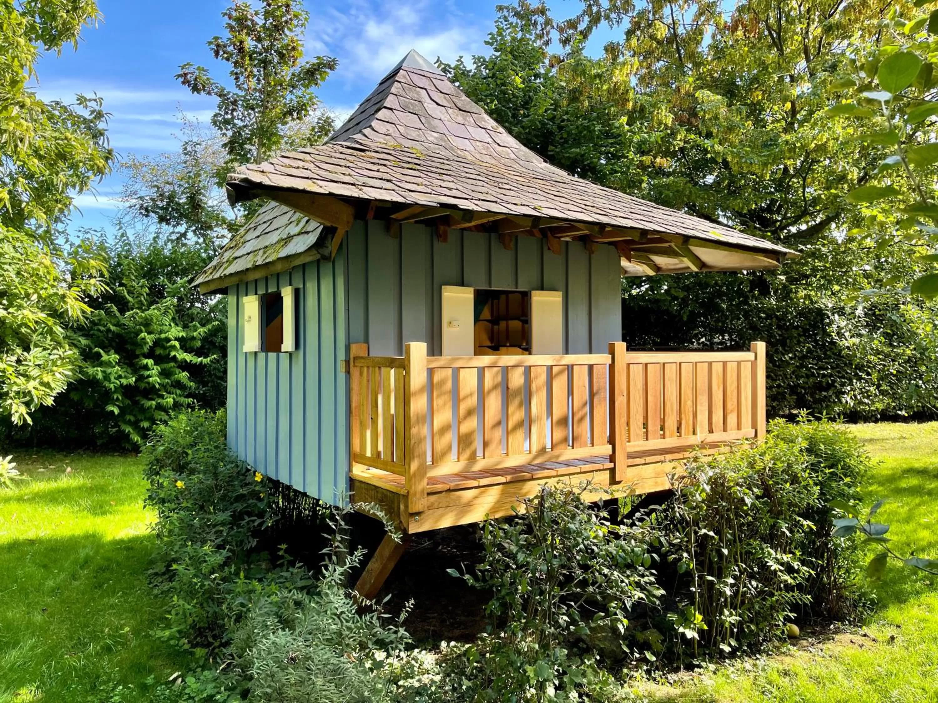Children play ground in La Mésangeraie Gîte Chambres d'hôtes