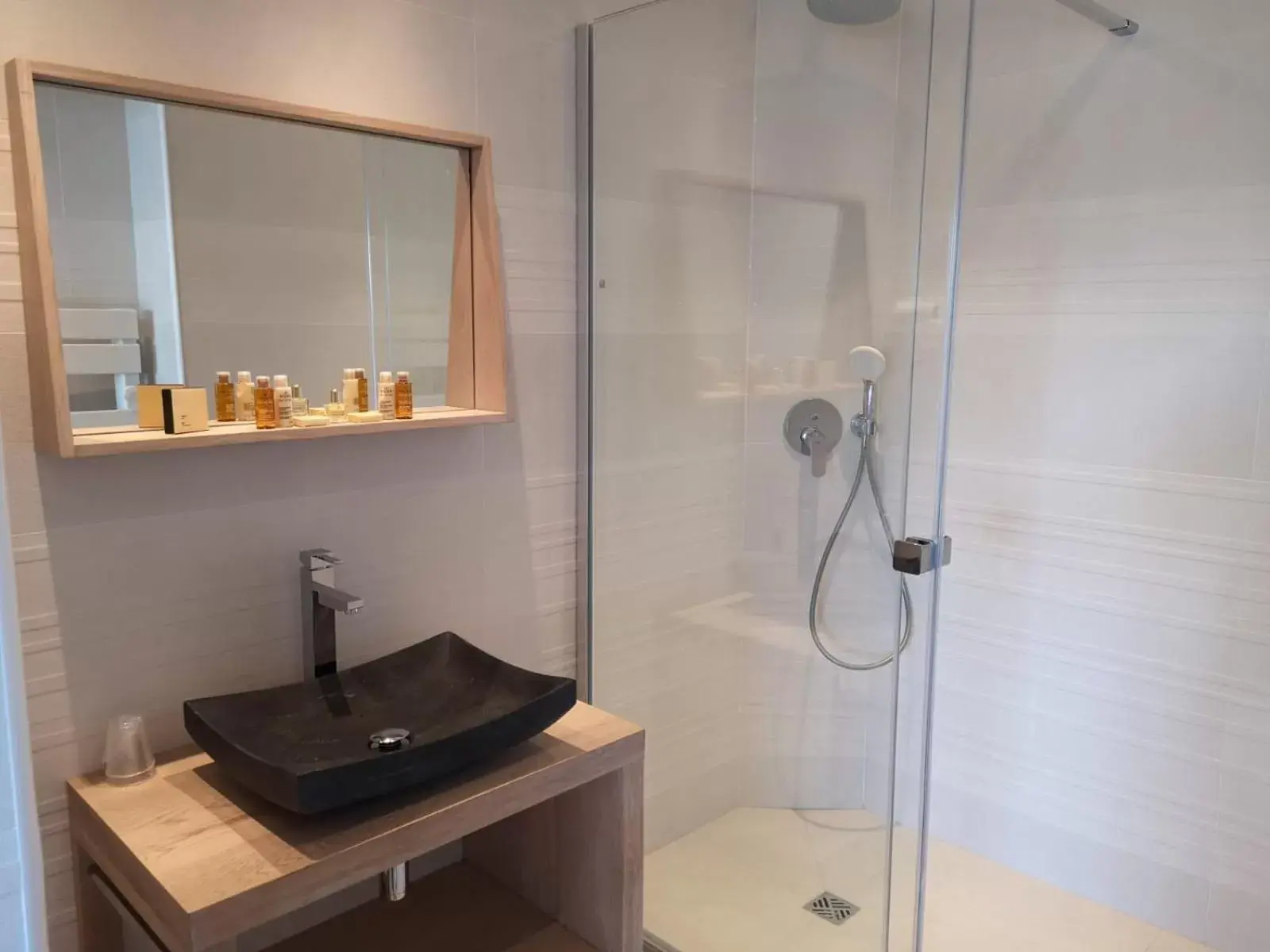 Shower, Bathroom in Le Diana Hôtel & Spa NUXE