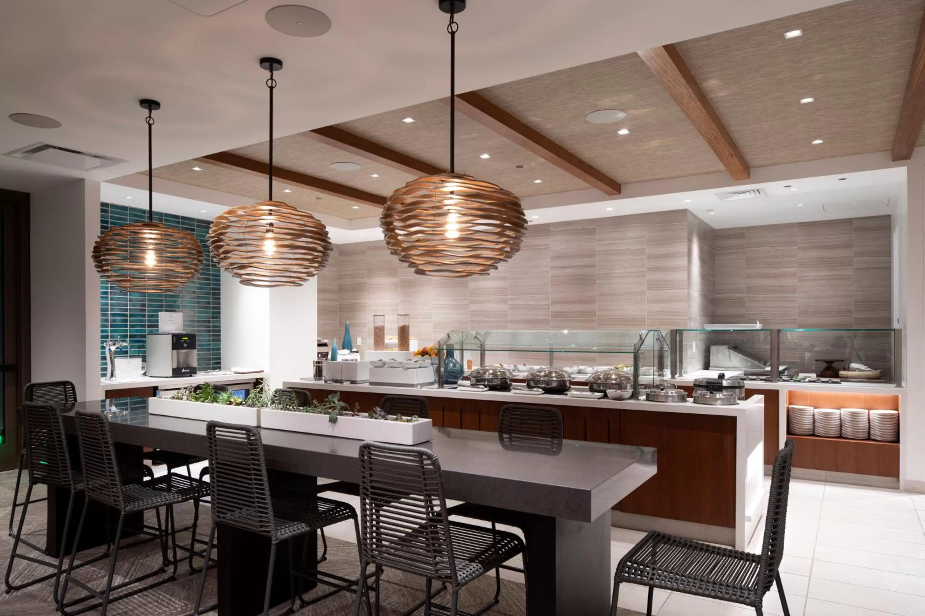 Restaurant/places to eat in 'Alohilani Resort Waikiki Beach