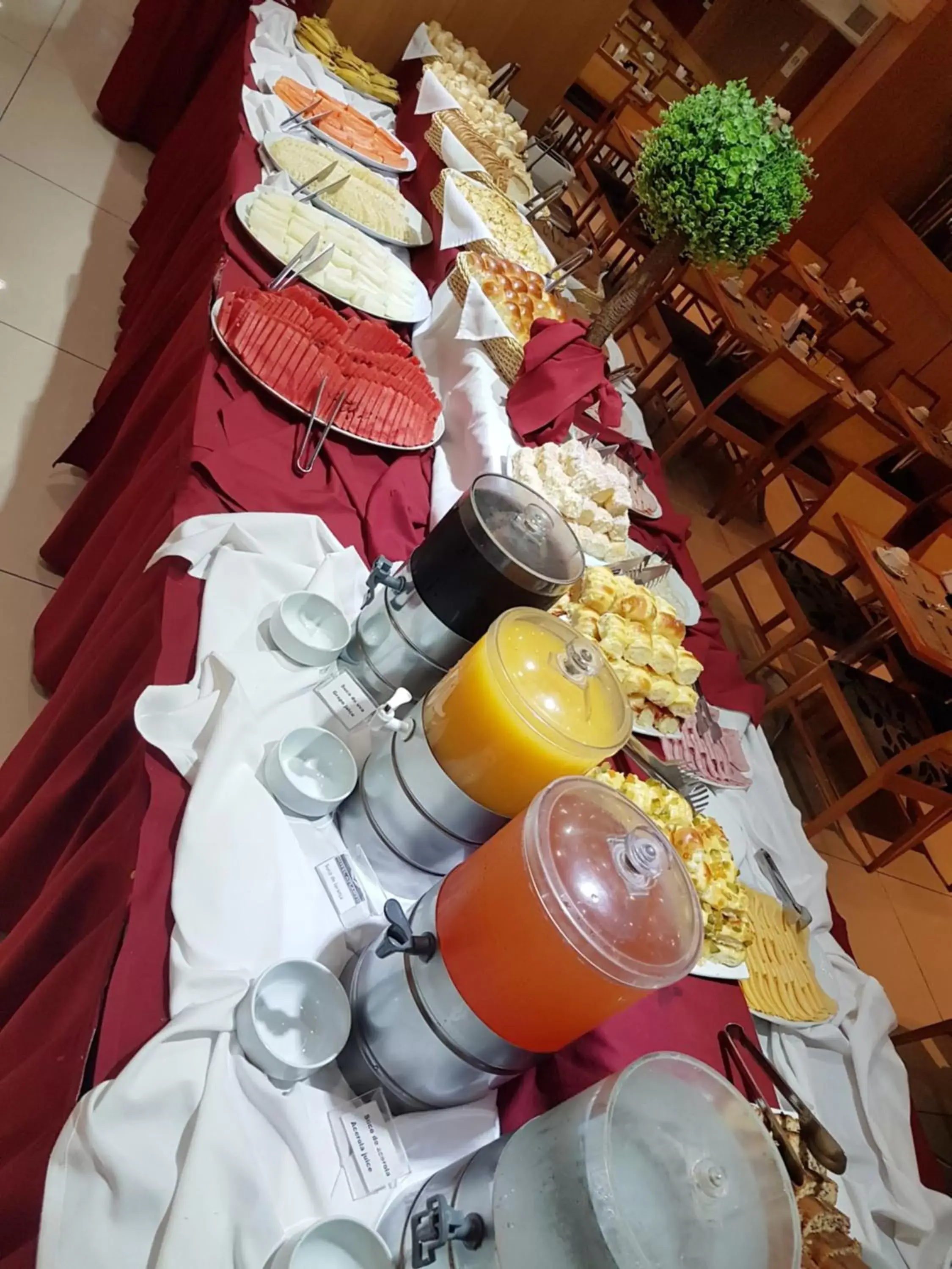 Buffet breakfast in Hotel Atlântico Business Centro