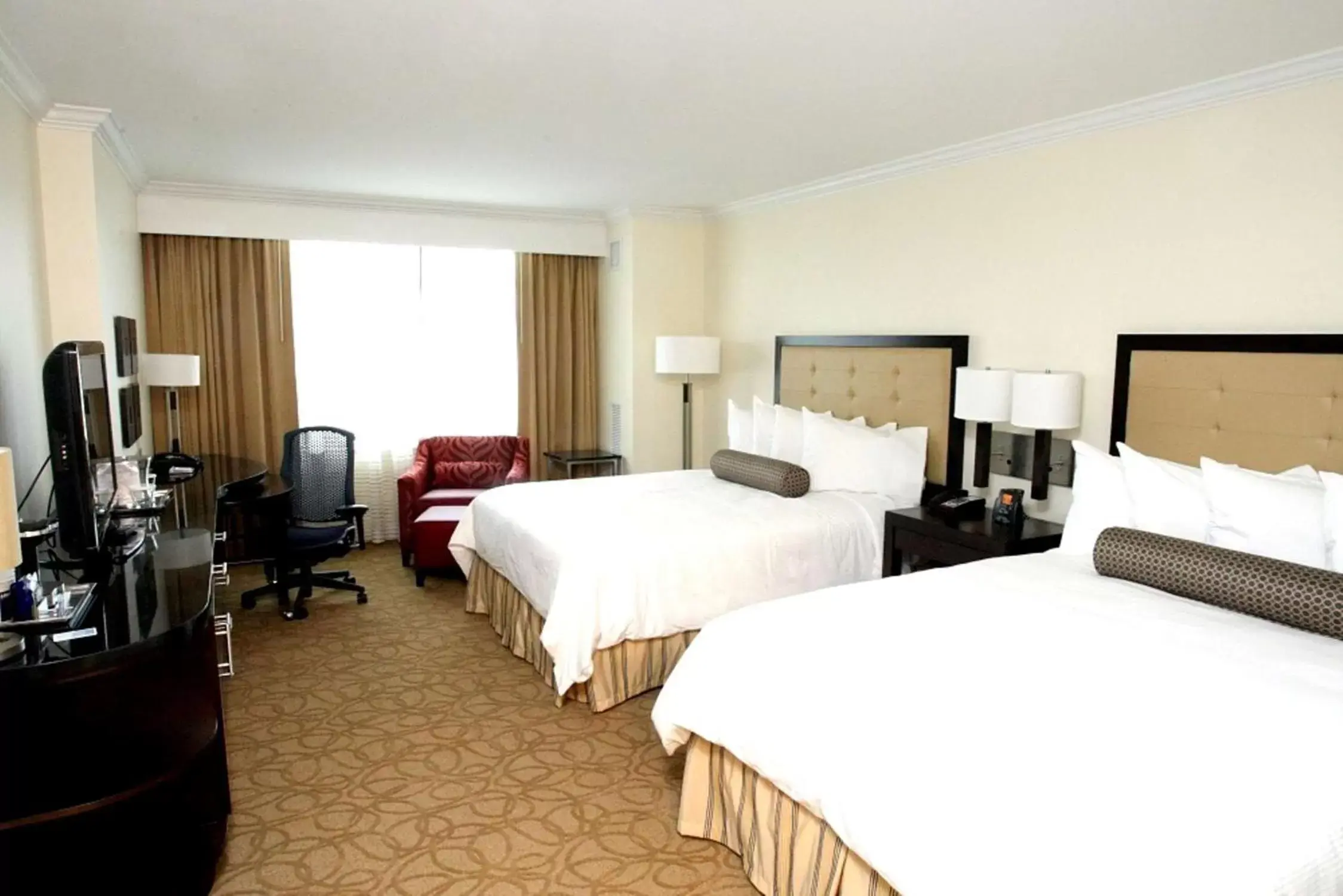 Bed in Hilton Richmond Hotel & Spa Short Pump