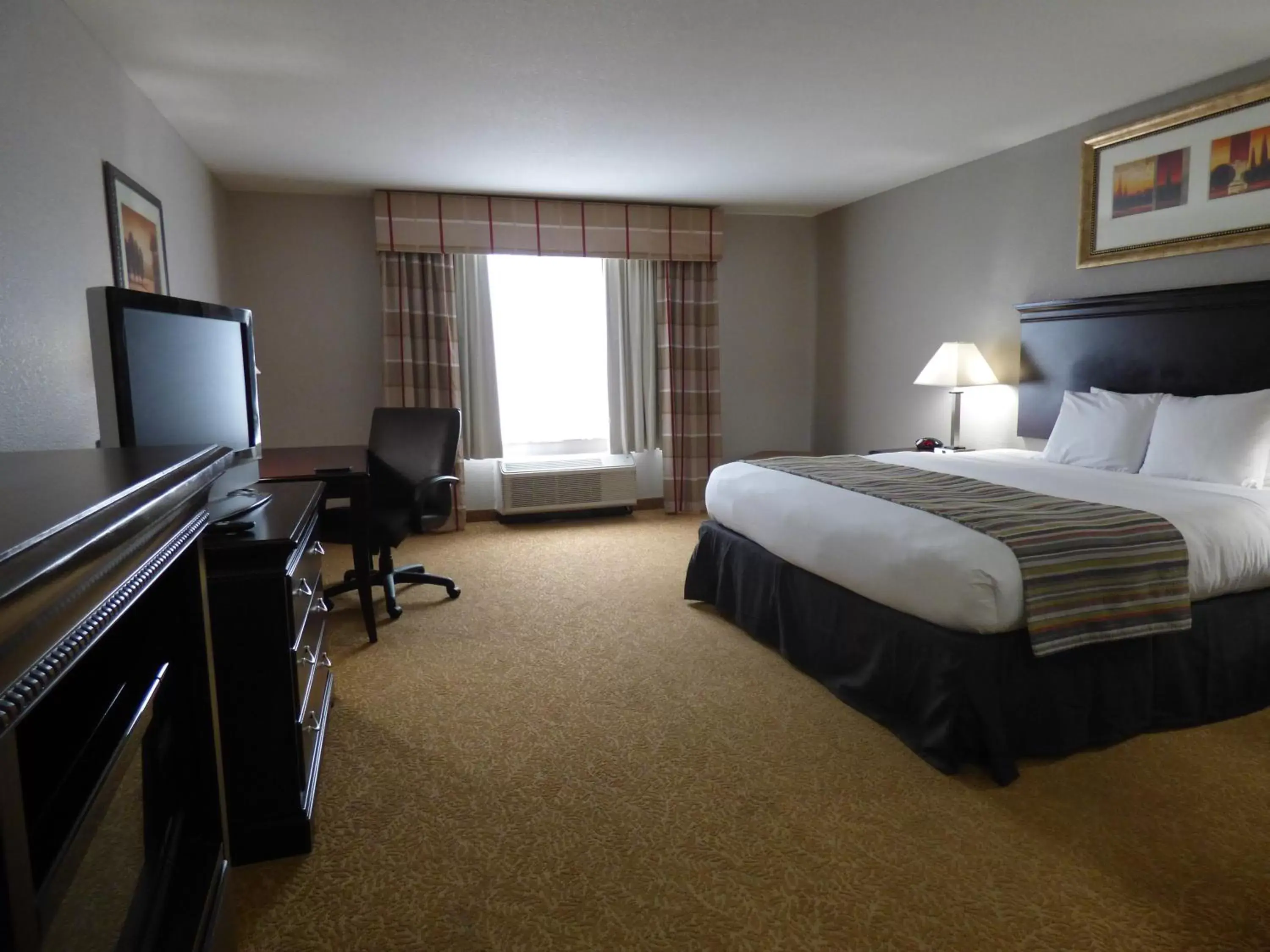 Bedroom, TV/Entertainment Center in Country Inn & Suites by Radisson, Pensacola West, FL