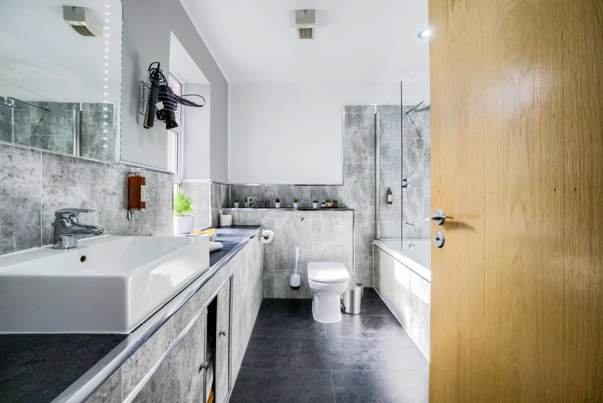 Bathroom in Villare Leicester City Centre hotel