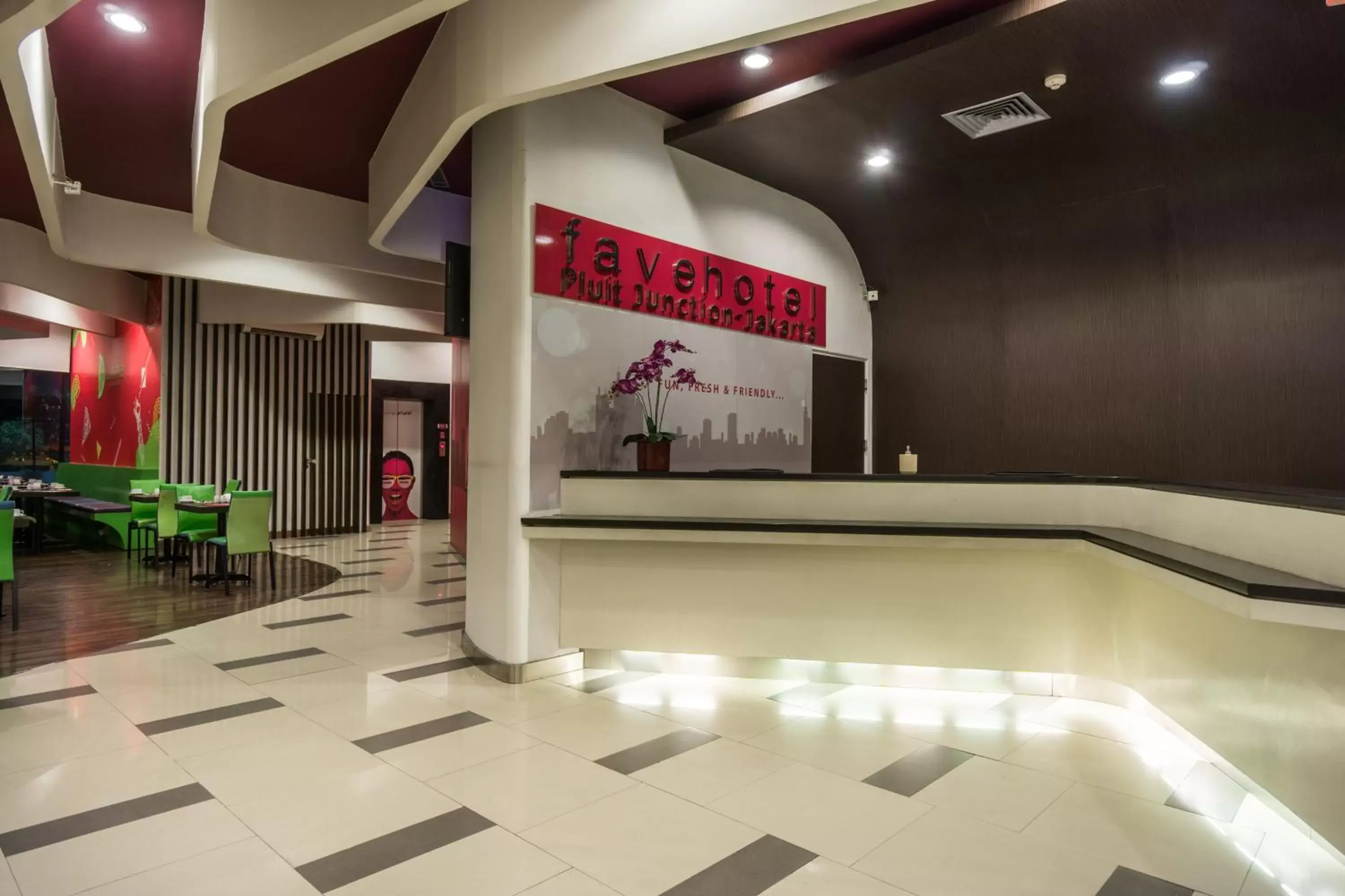 Lobby/Reception in favehotel Pluit Junction