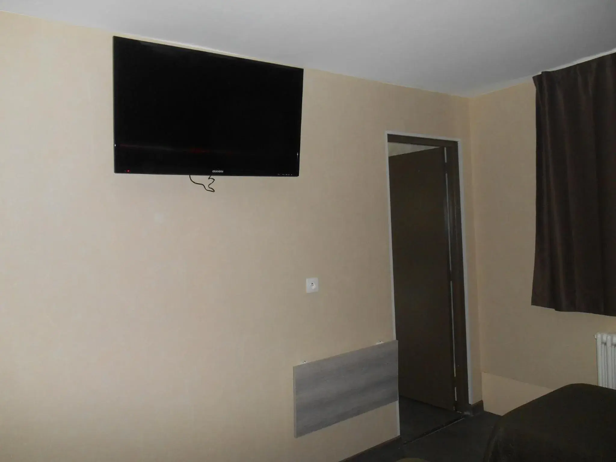 TV and multimedia, TV/Entertainment Center in La Tente Verte