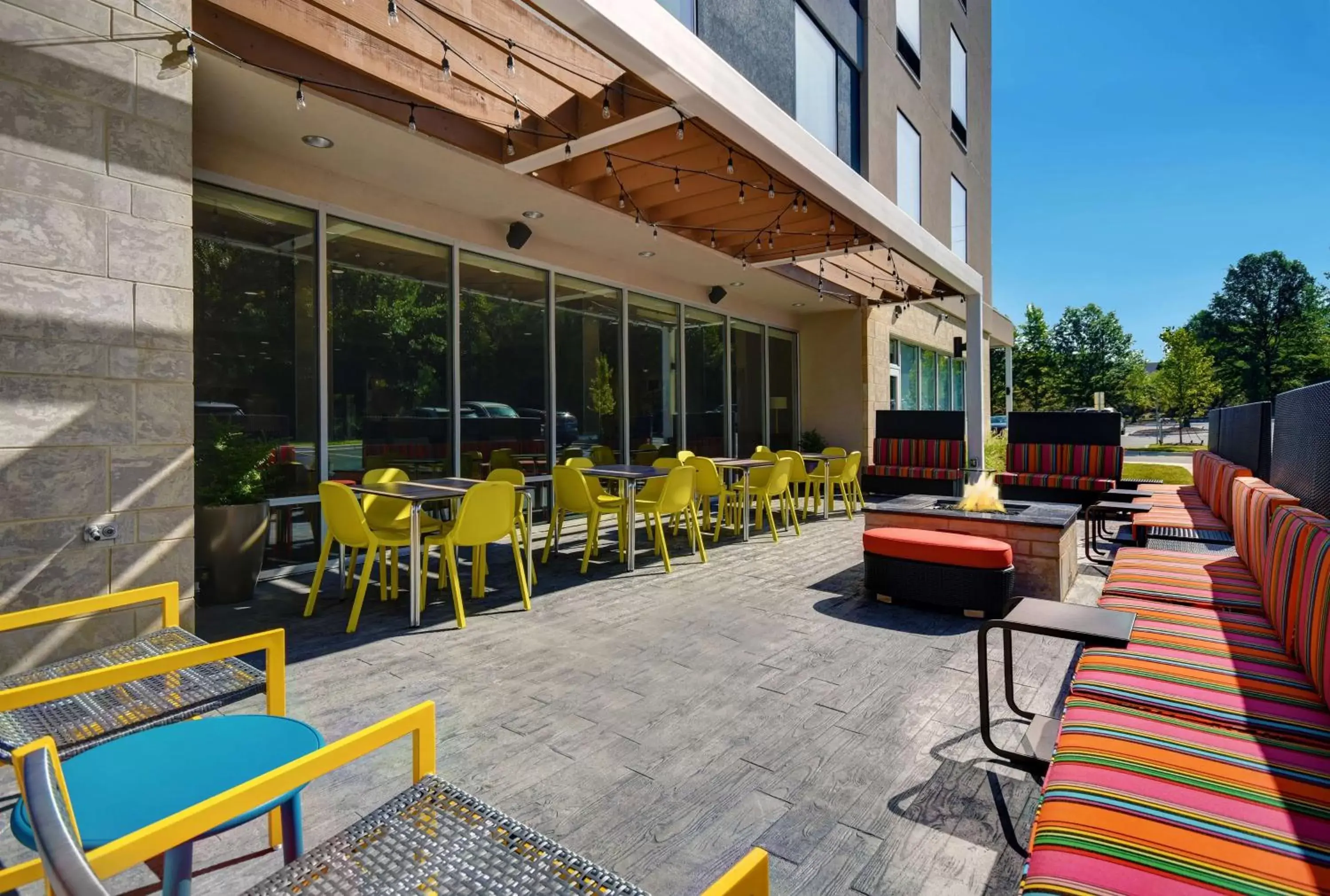 Patio, Restaurant/Places to Eat in Home2 Suites By Hilton Raleigh North I-540