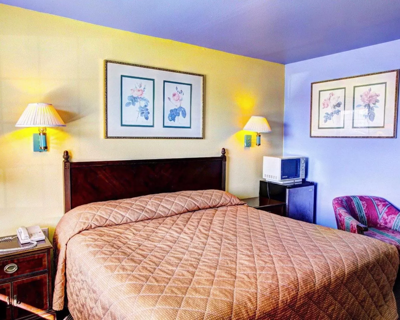 Bedroom, Bed in Nites Inn