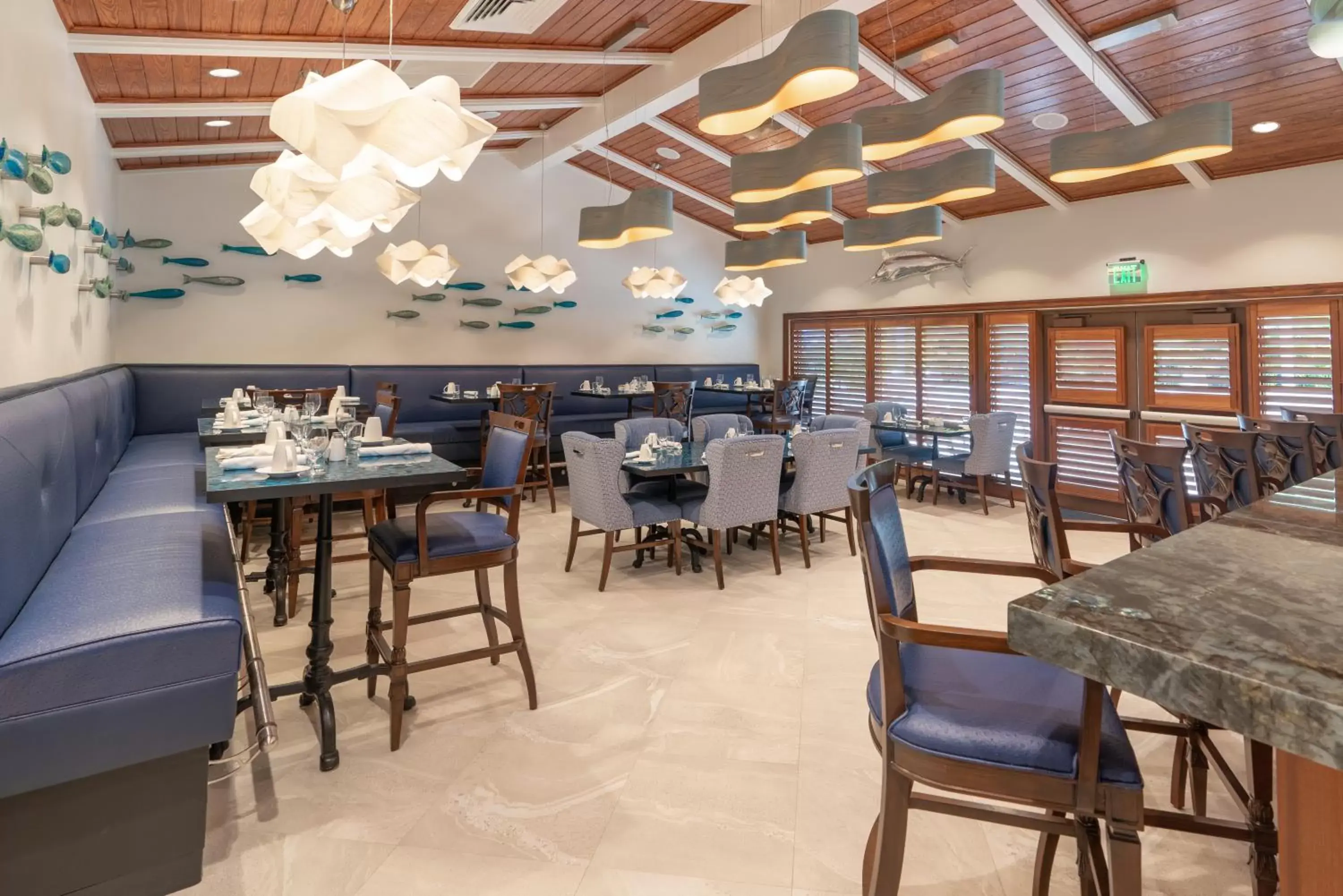 Restaurant/Places to Eat in Islander Resort