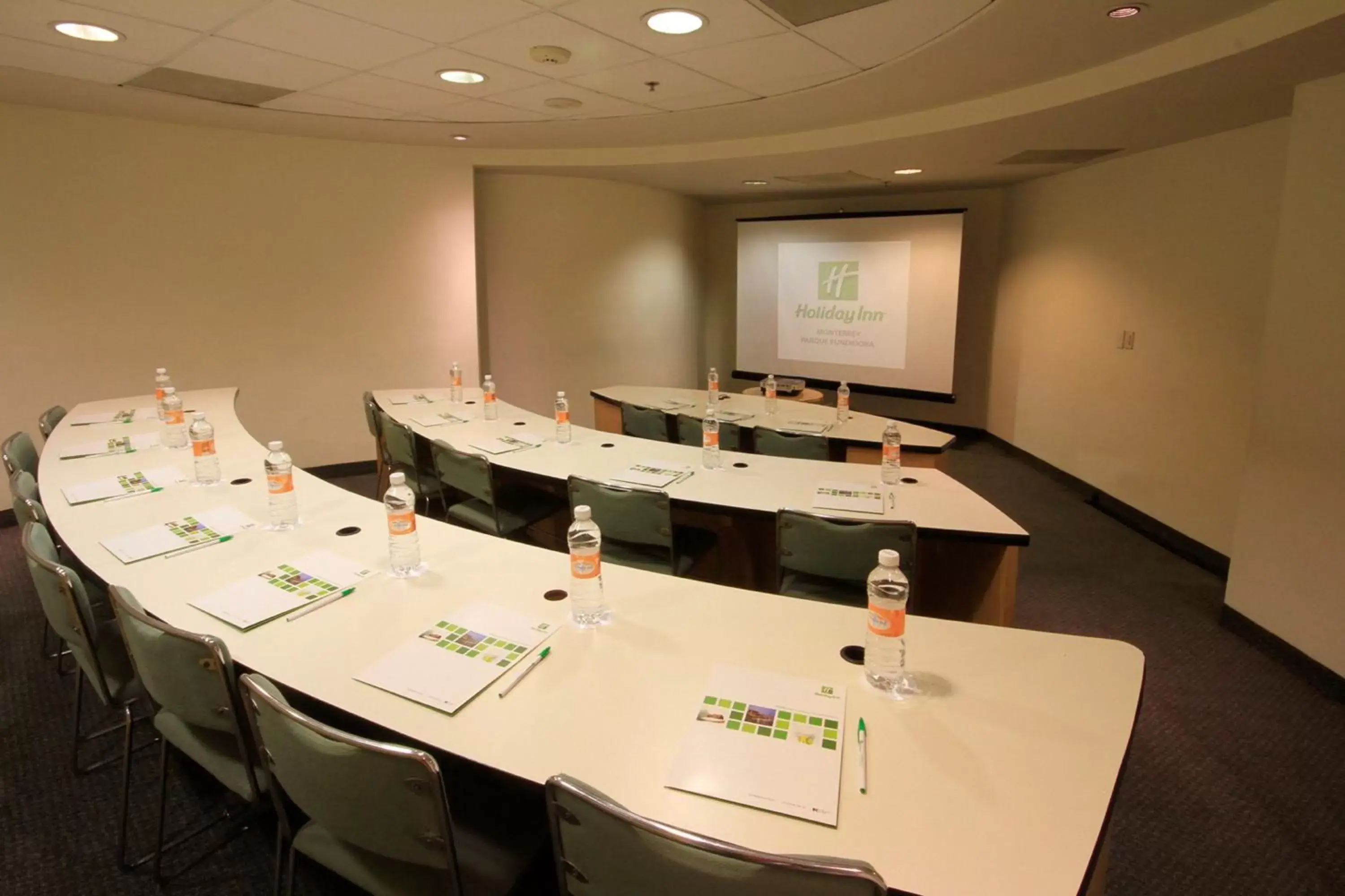 Meeting/conference room in Holiday Inn Monterrey-Parque Fundidora, an IHG Hotel